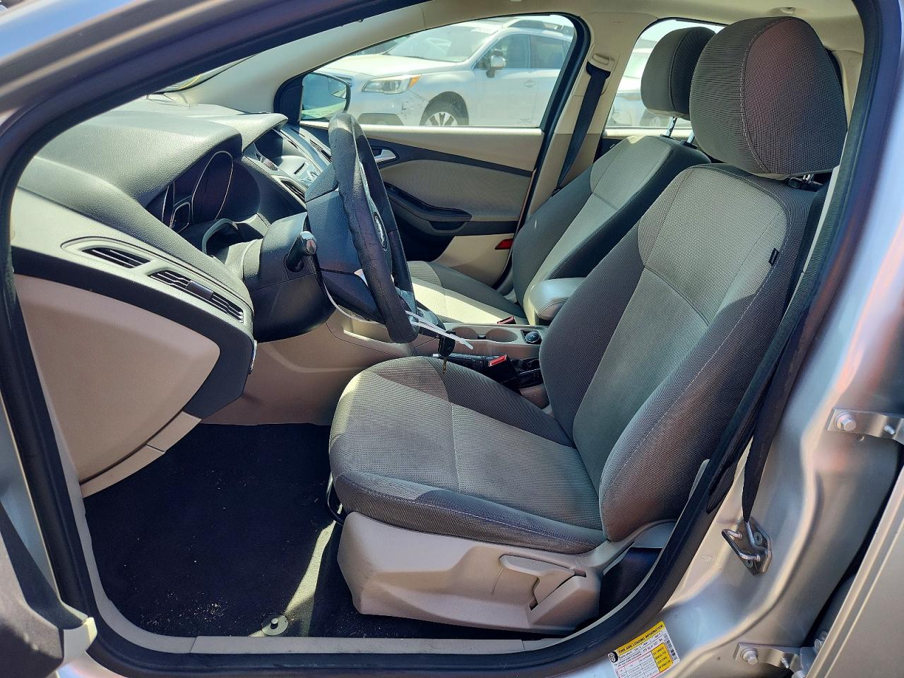 2014 Ford Focus Se Silver vin: 1FADP3K25EL265358