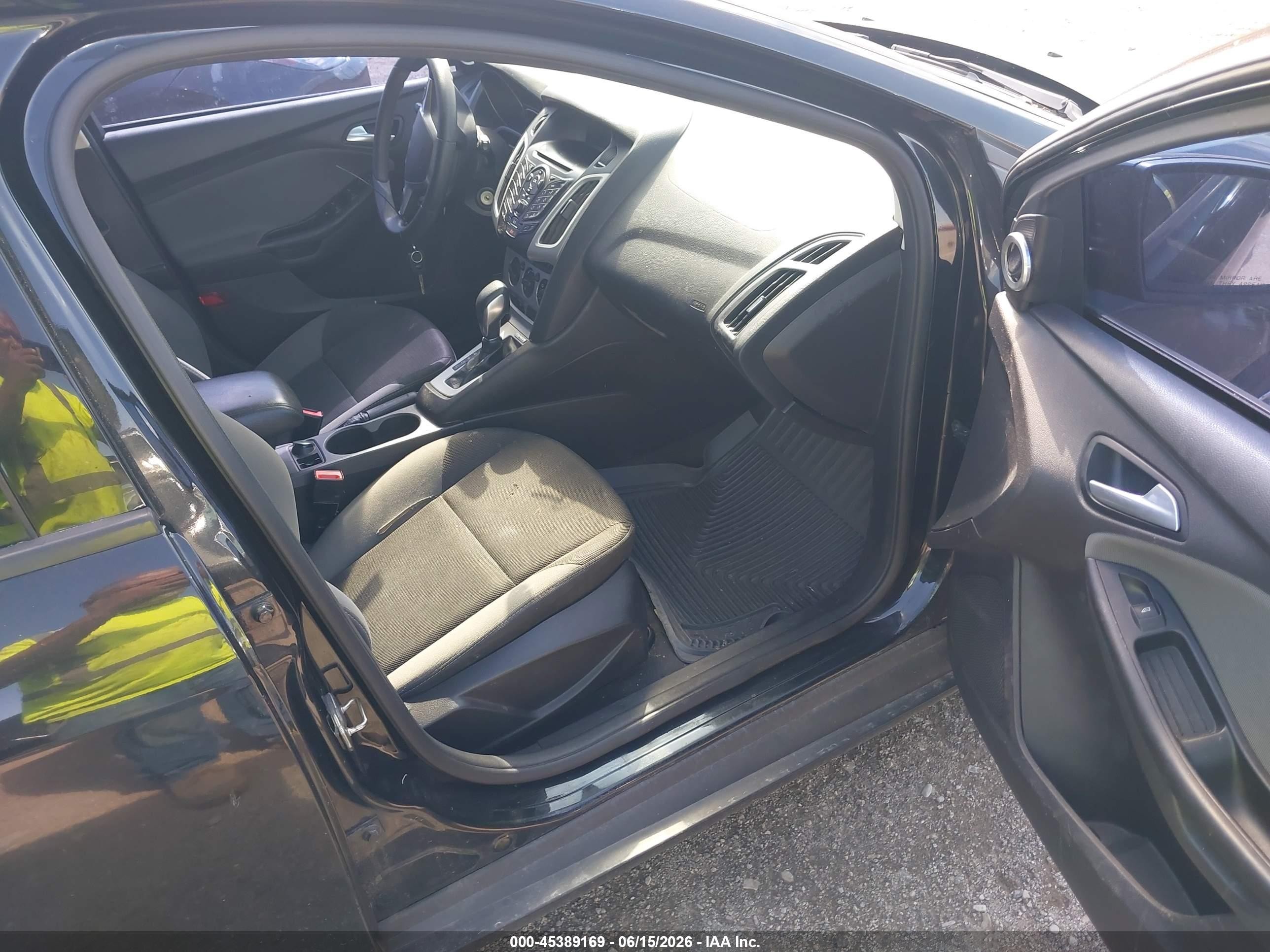 2014 Ford Focus Se Black vin: 1FADP3K25EL332427