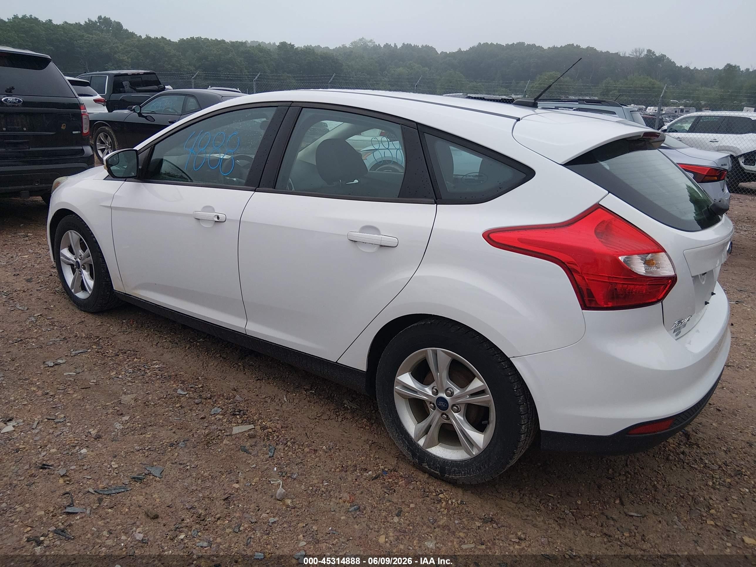 2014 Ford Focus Se White vin: 1FADP3K25EL339653
