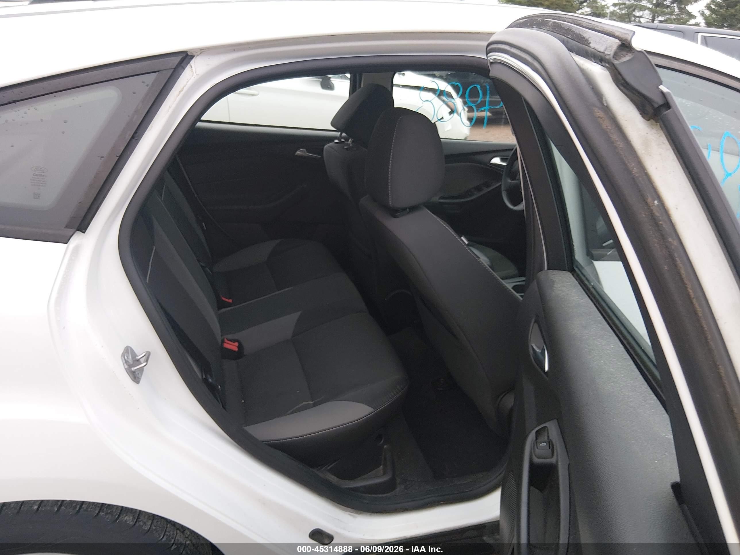 2014 Ford Focus Se White vin: 1FADP3K25EL339653