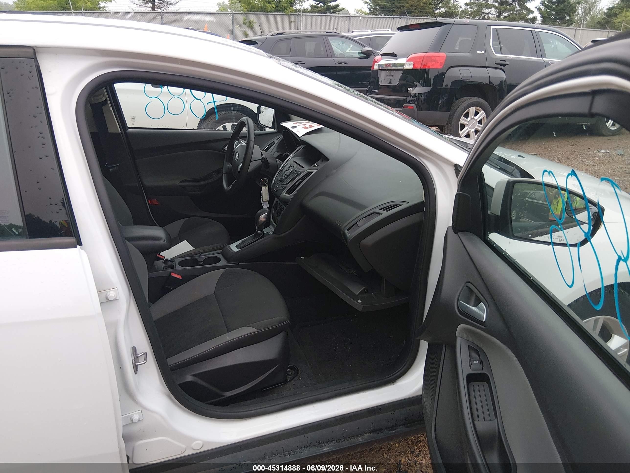 2014 Ford Focus Se White vin: 1FADP3K25EL339653