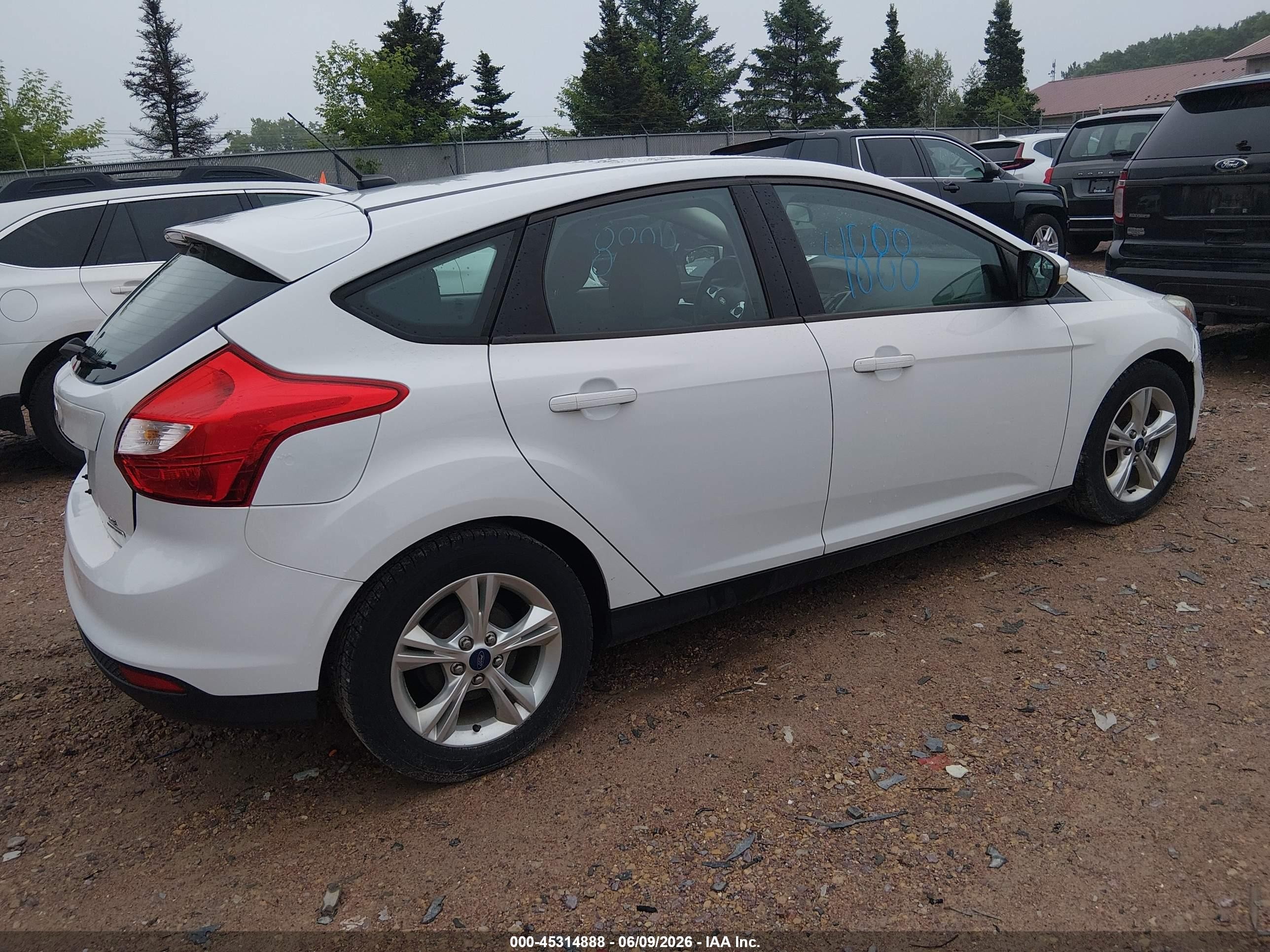 2014 Ford Focus Se White vin: 1FADP3K25EL339653