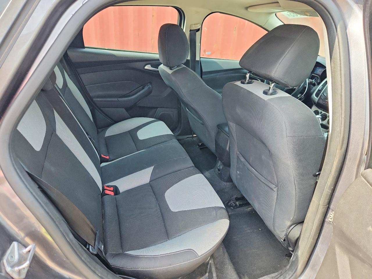 2014 Ford Focus Se Gray vin: 1FADP3K25EL342777