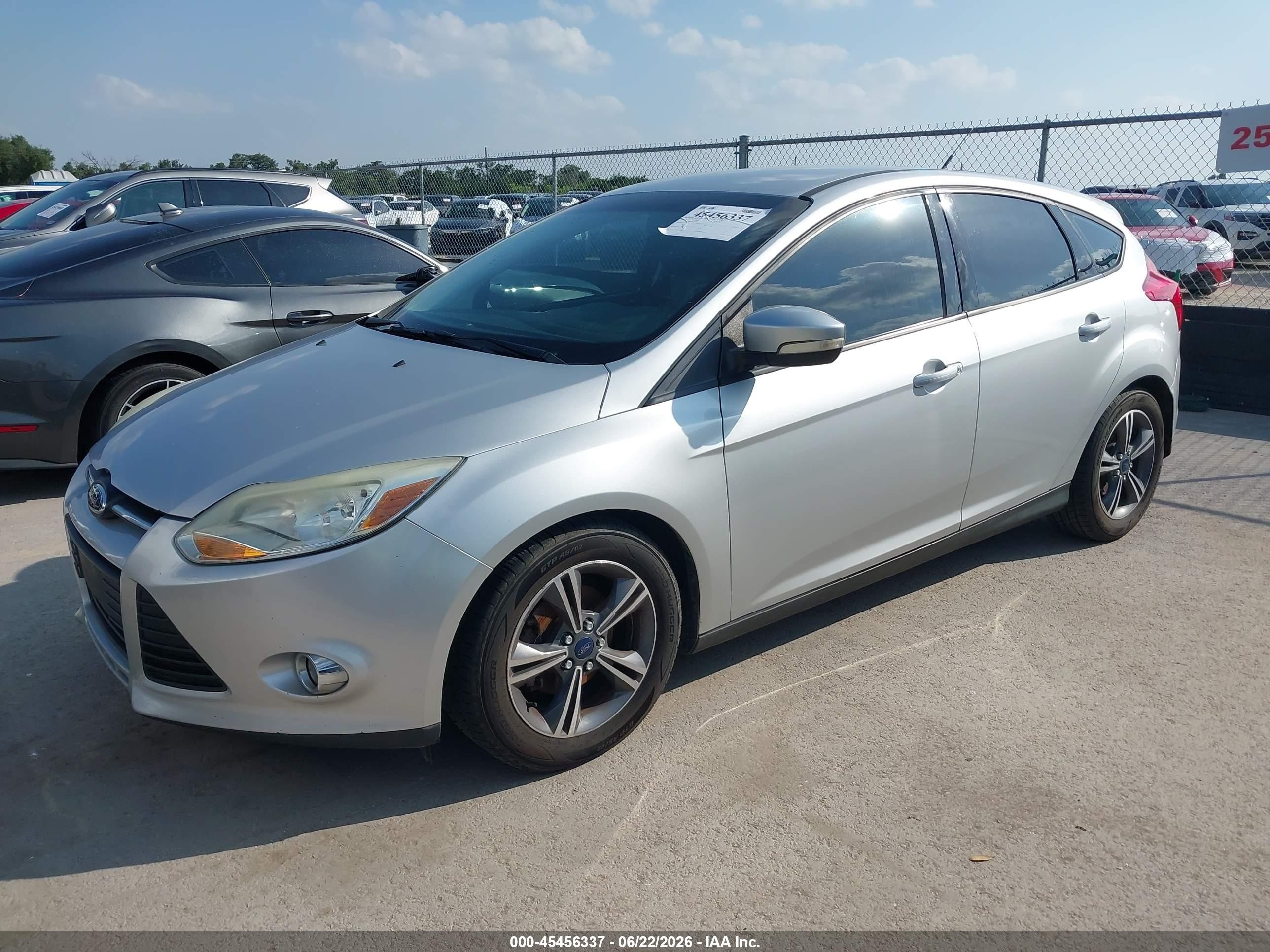 2014 Ford Focus Se Silver vin: 1FADP3K25EL354881