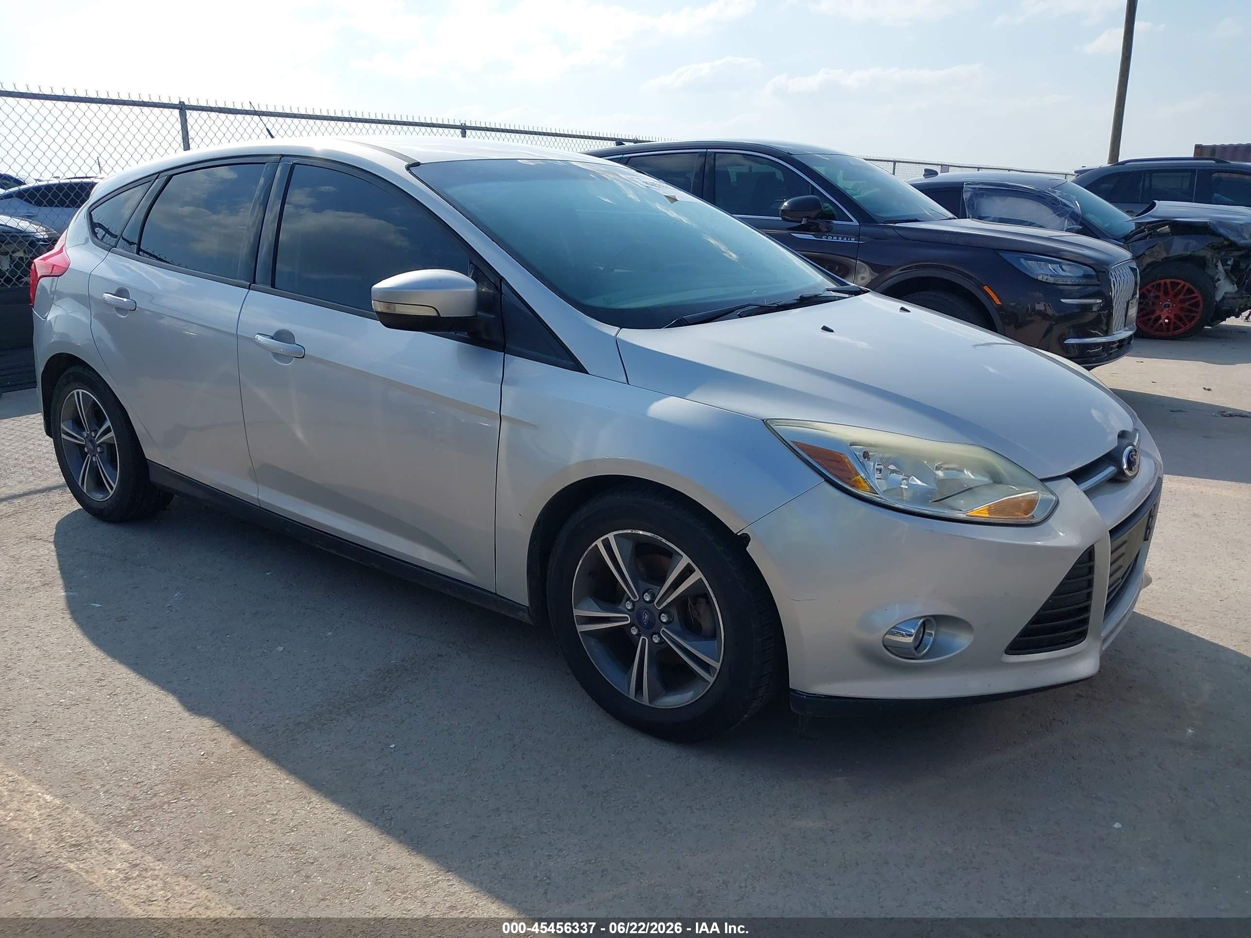 2014 Ford Focus Se Silver vin: 1FADP3K25EL354881