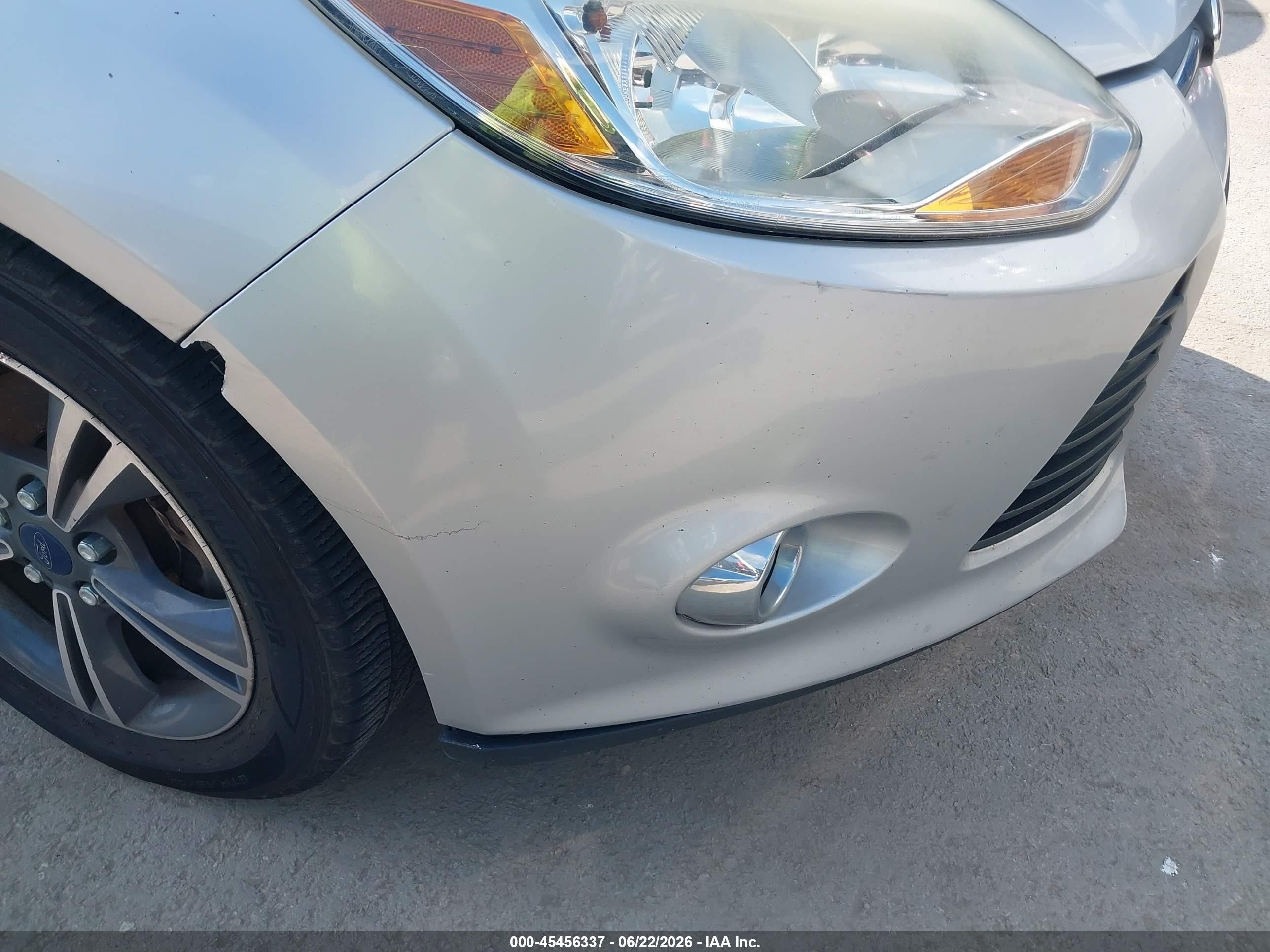 2014 Ford Focus Se Silver vin: 1FADP3K25EL354881
