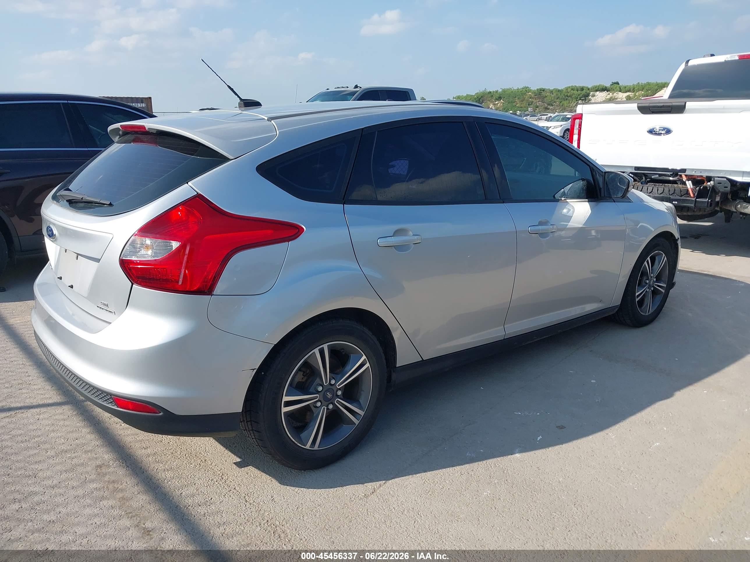 2014 Ford Focus Se Silver vin: 1FADP3K25EL354881