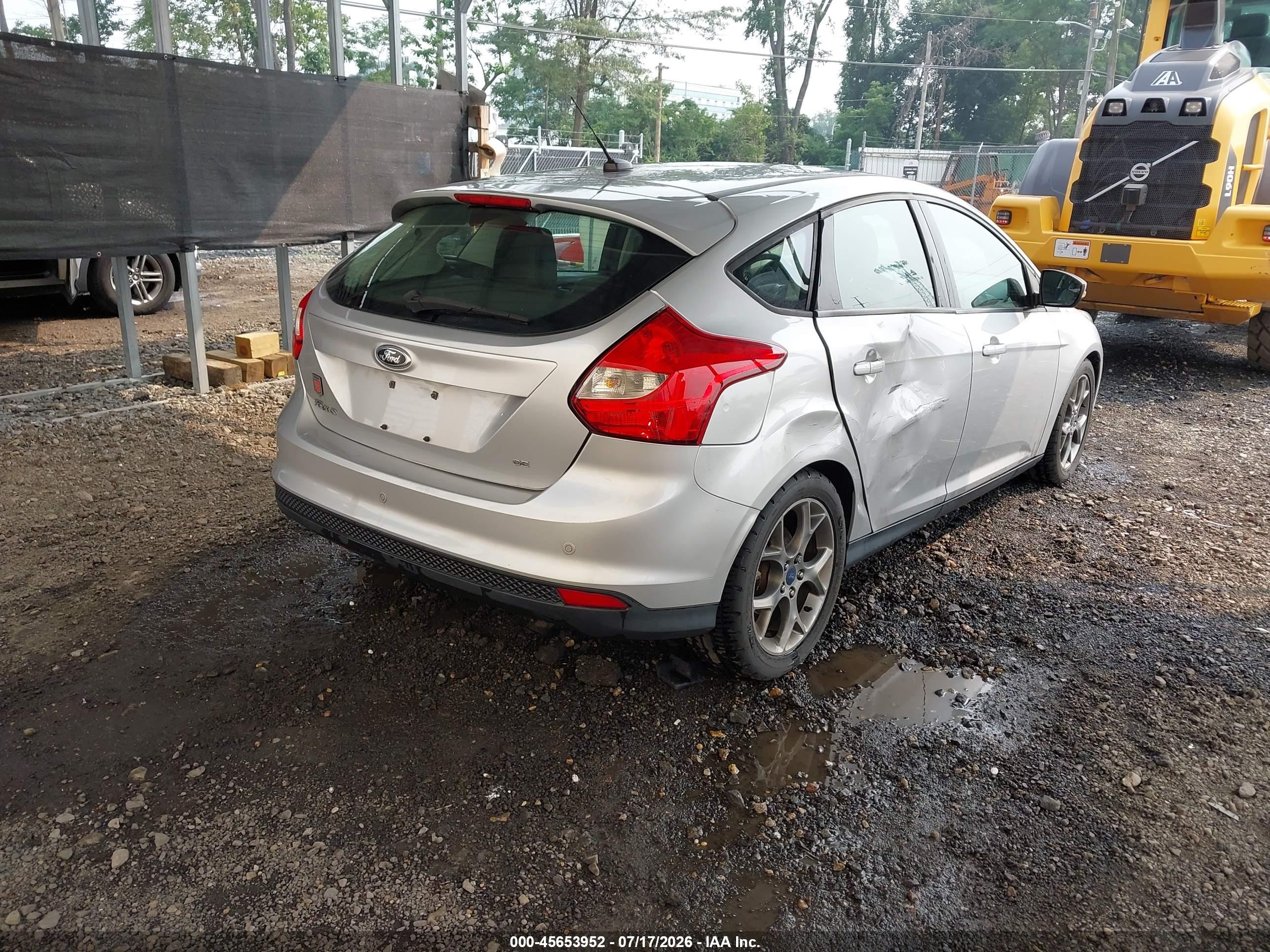 2014 Ford Focus Se Серебряный vin: 1FADP3K25EL357182