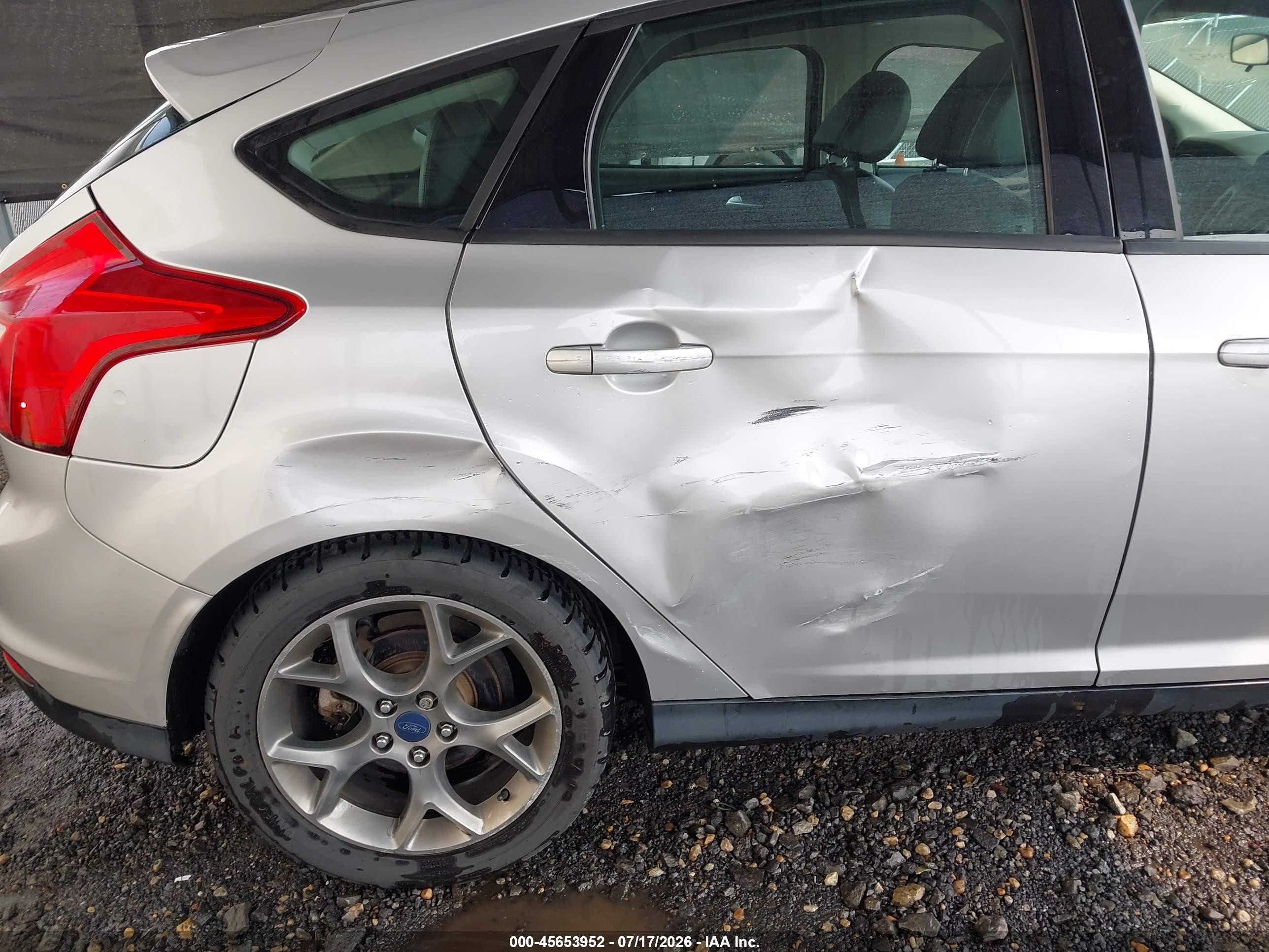 2014 Ford Focus Se Серебряный vin: 1FADP3K25EL357182