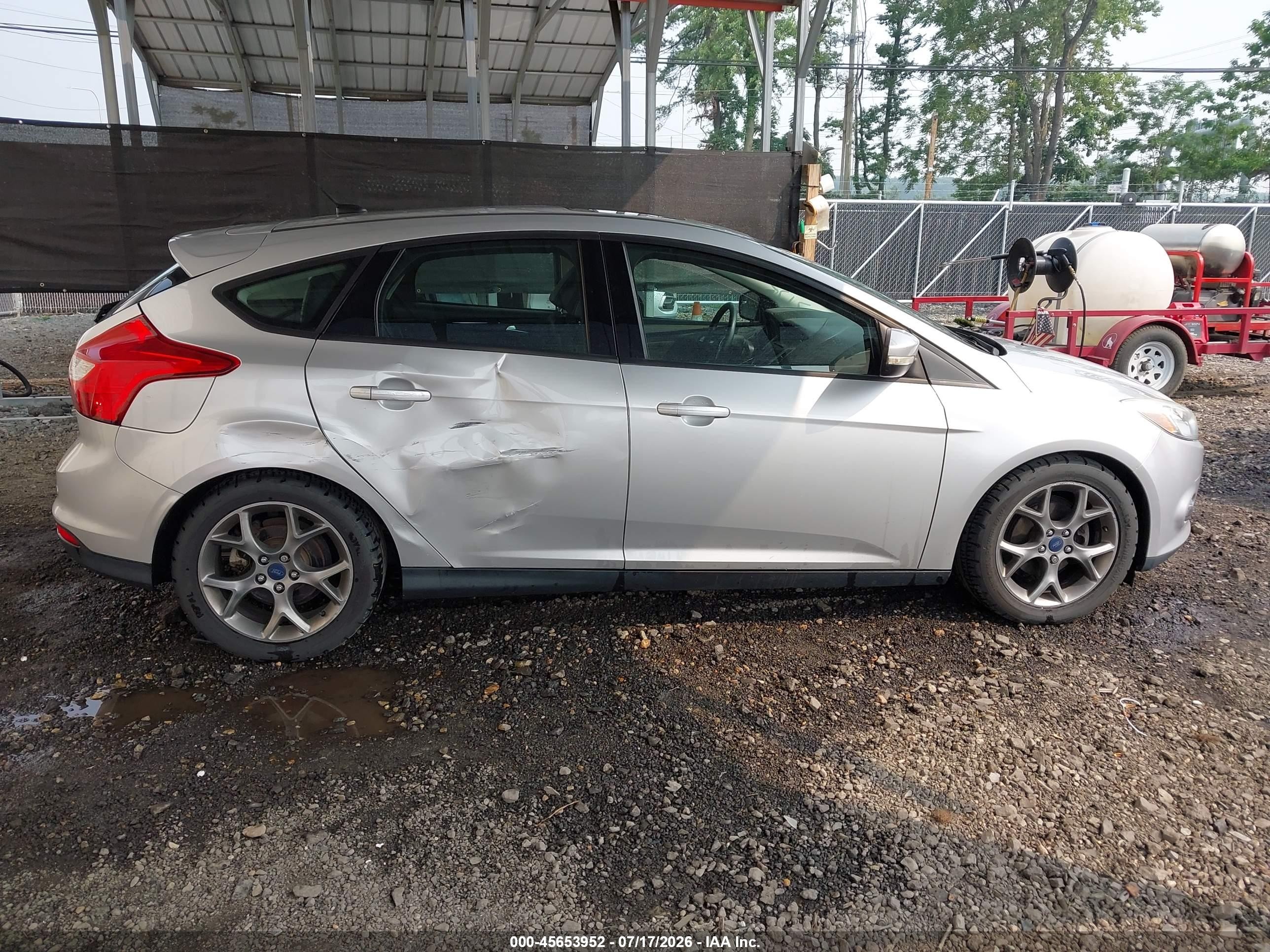 2014 Ford Focus Se Серебряный vin: 1FADP3K25EL357182