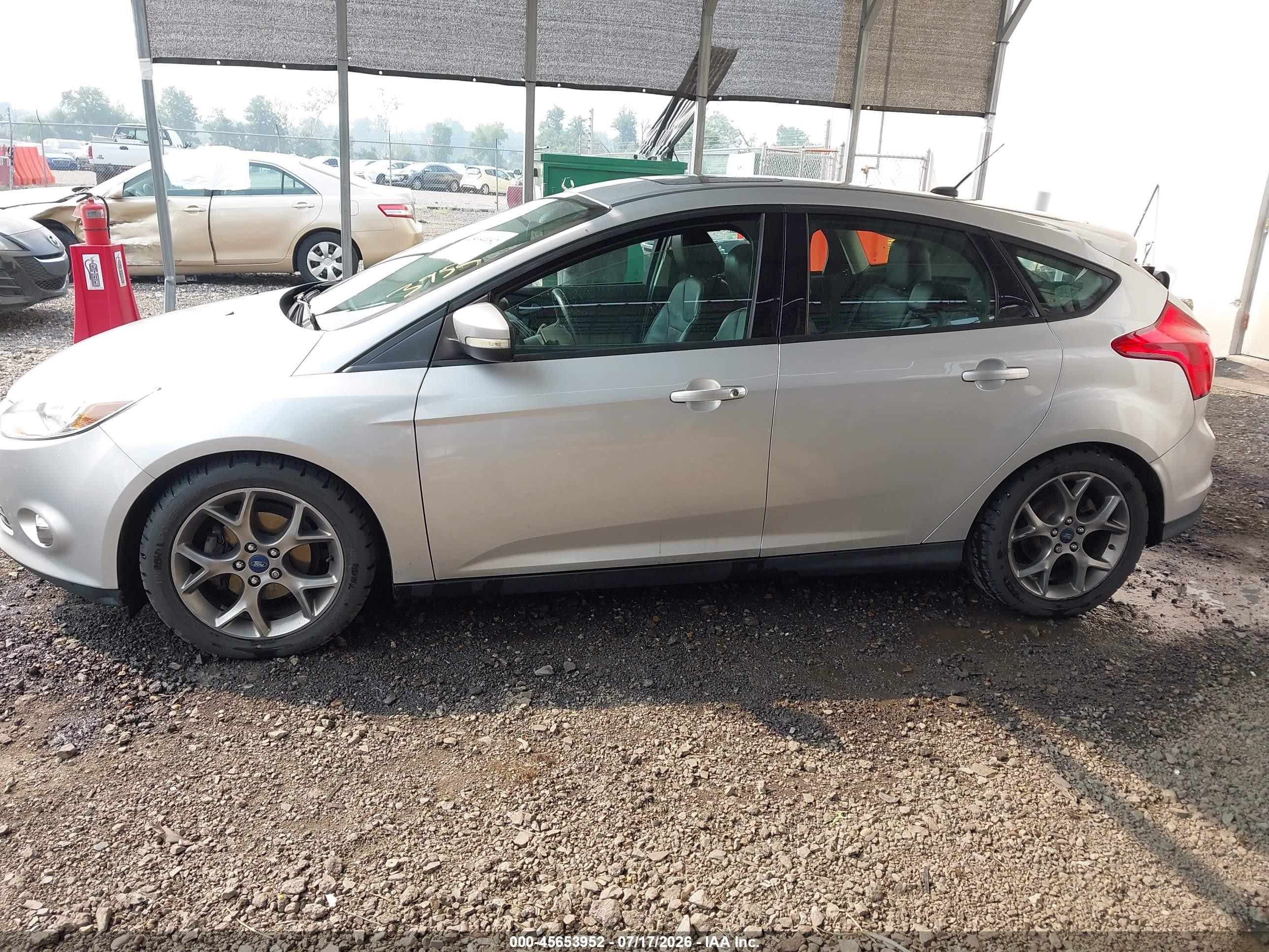 2014 Ford Focus Se Серебряный vin: 1FADP3K25EL357182