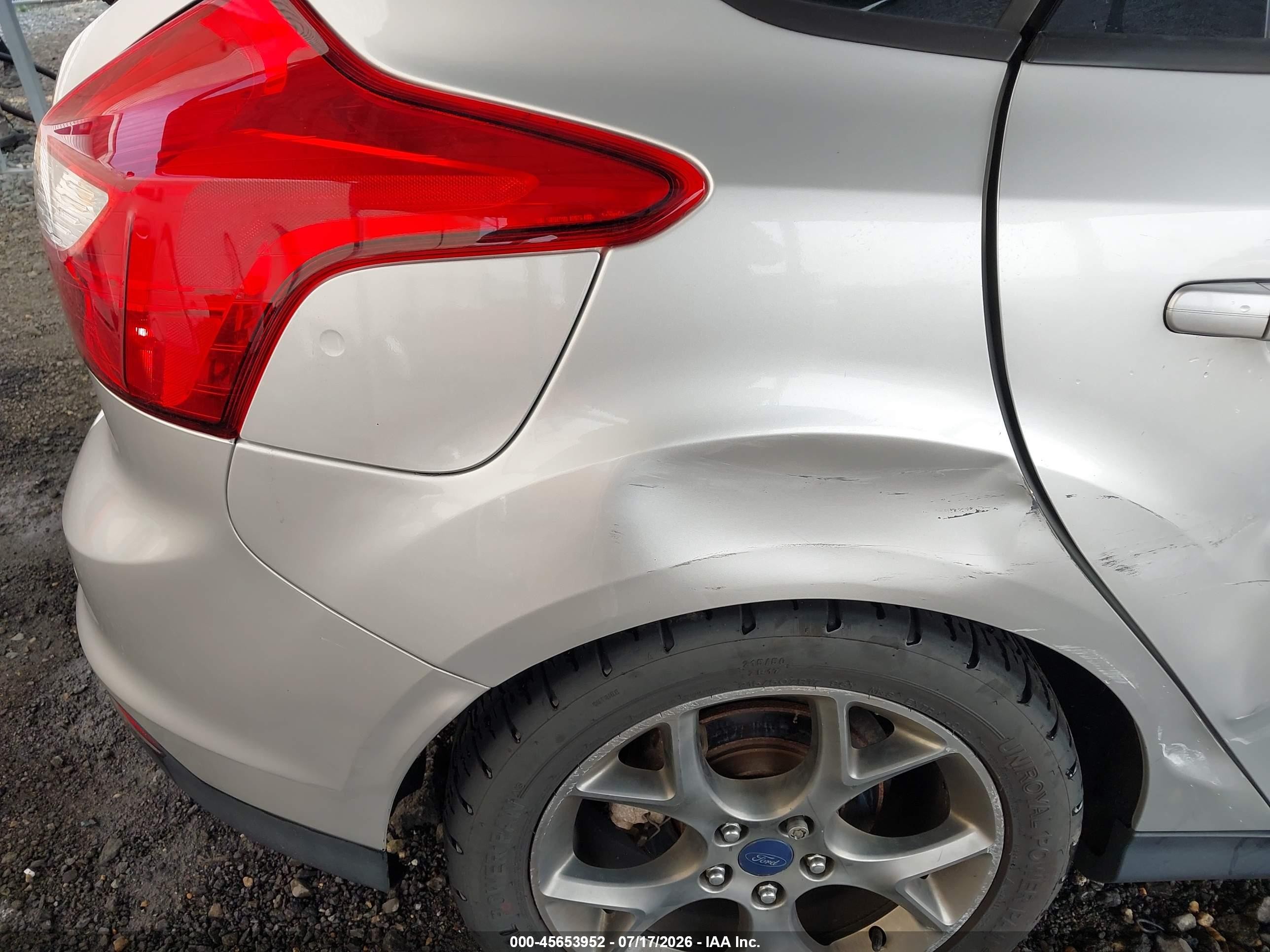 2014 Ford Focus Se Серебряный vin: 1FADP3K25EL357182