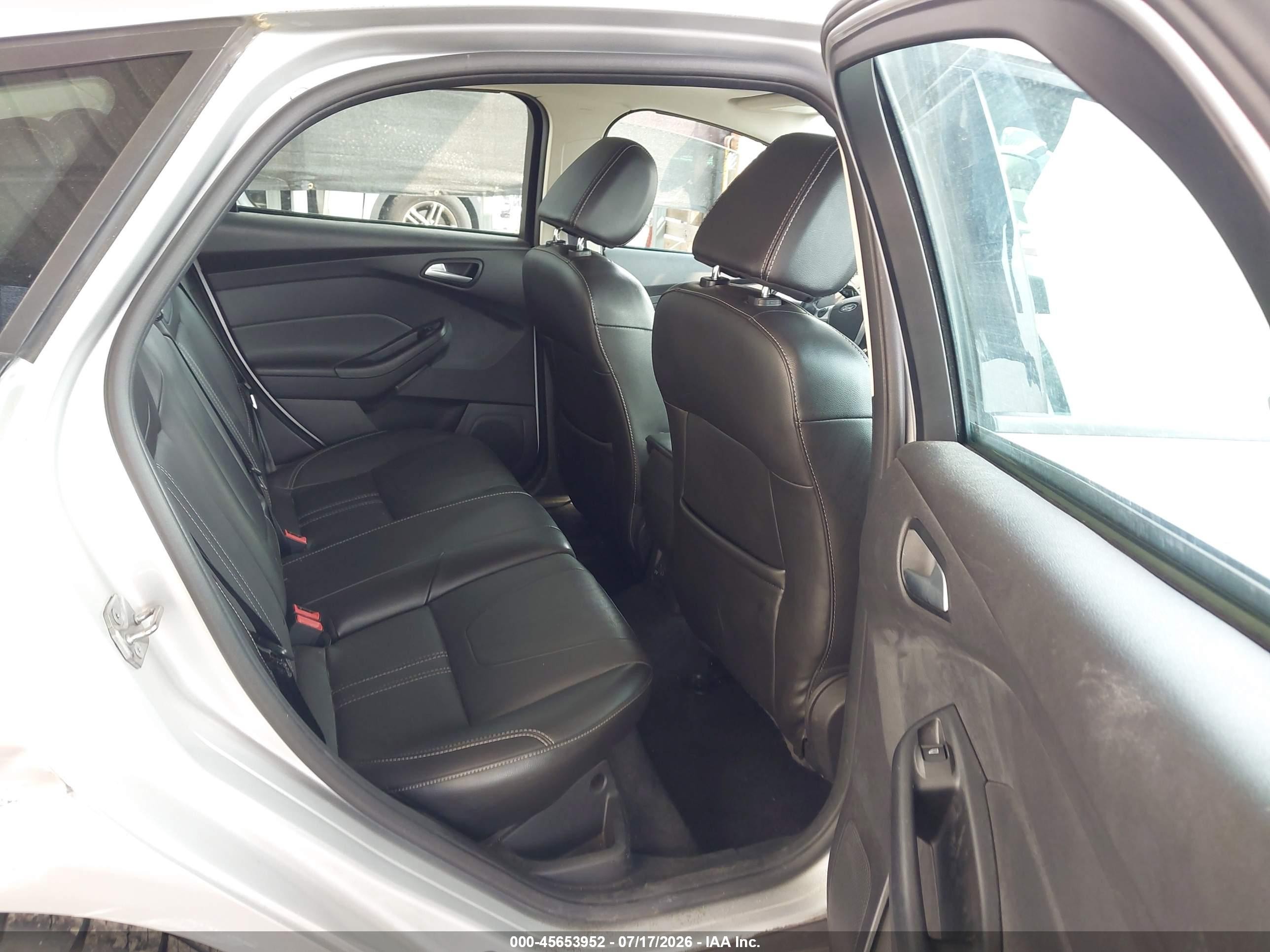 2014 Ford Focus Se Серебряный vin: 1FADP3K25EL357182