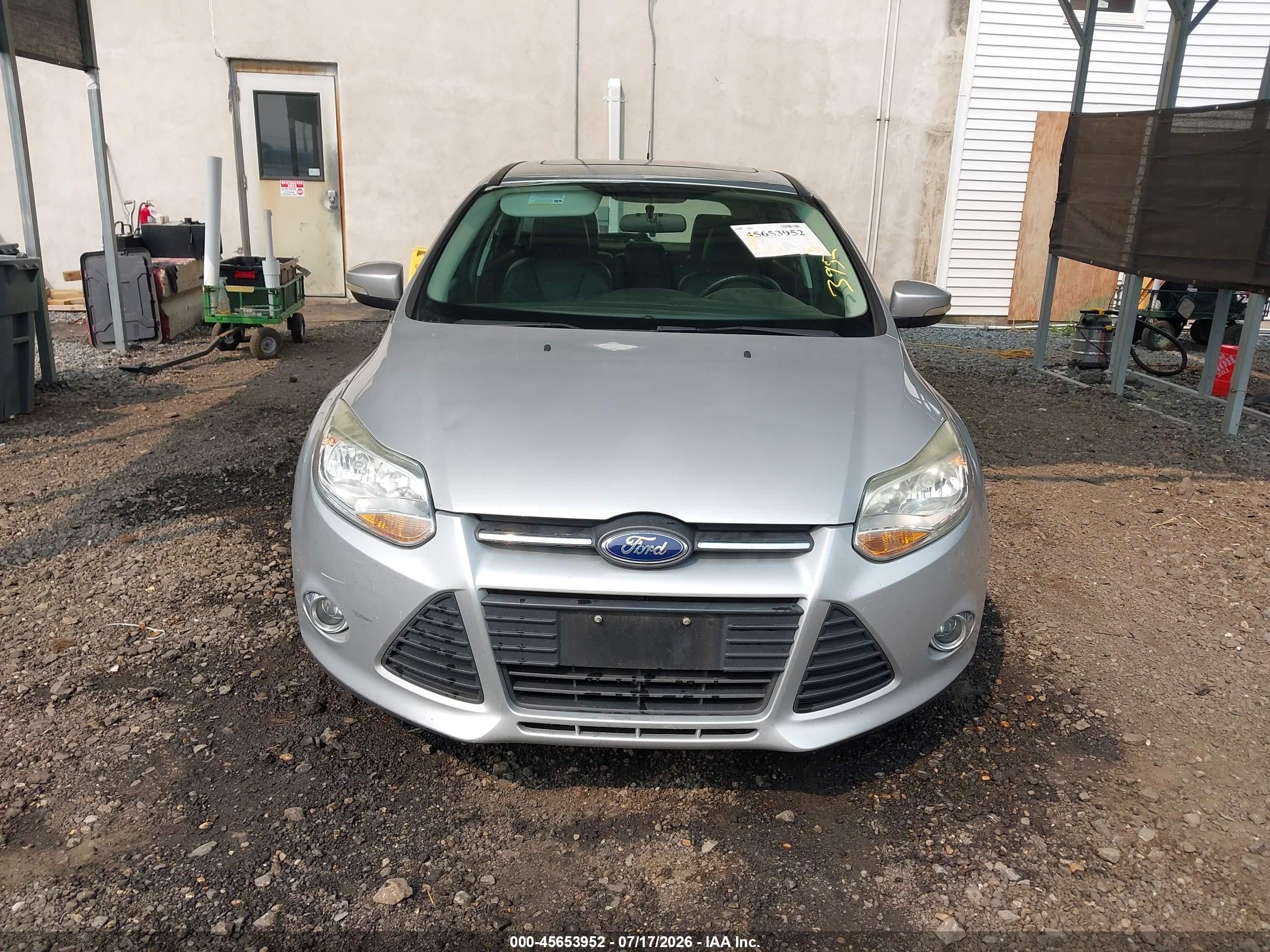 2014 Ford Focus Se Серебряный vin: 1FADP3K25EL357182