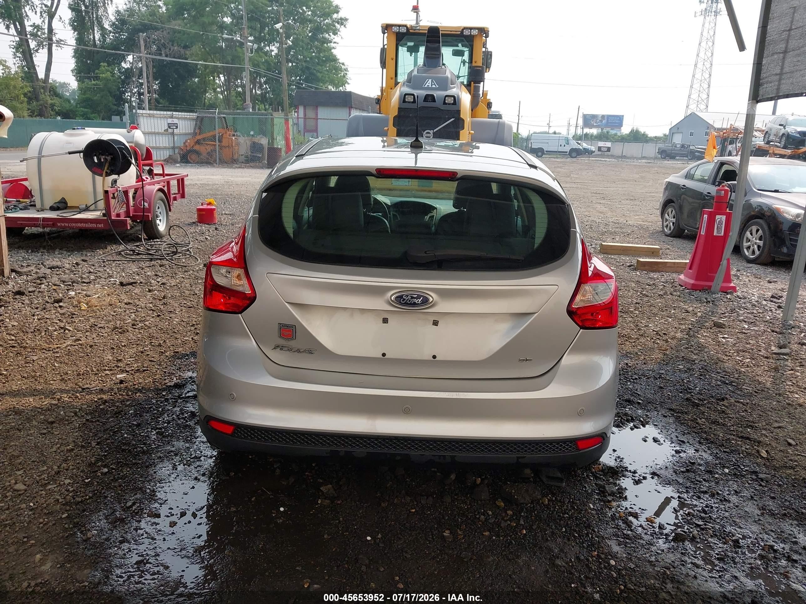 2014 Ford Focus Se Серебряный vin: 1FADP3K25EL357182