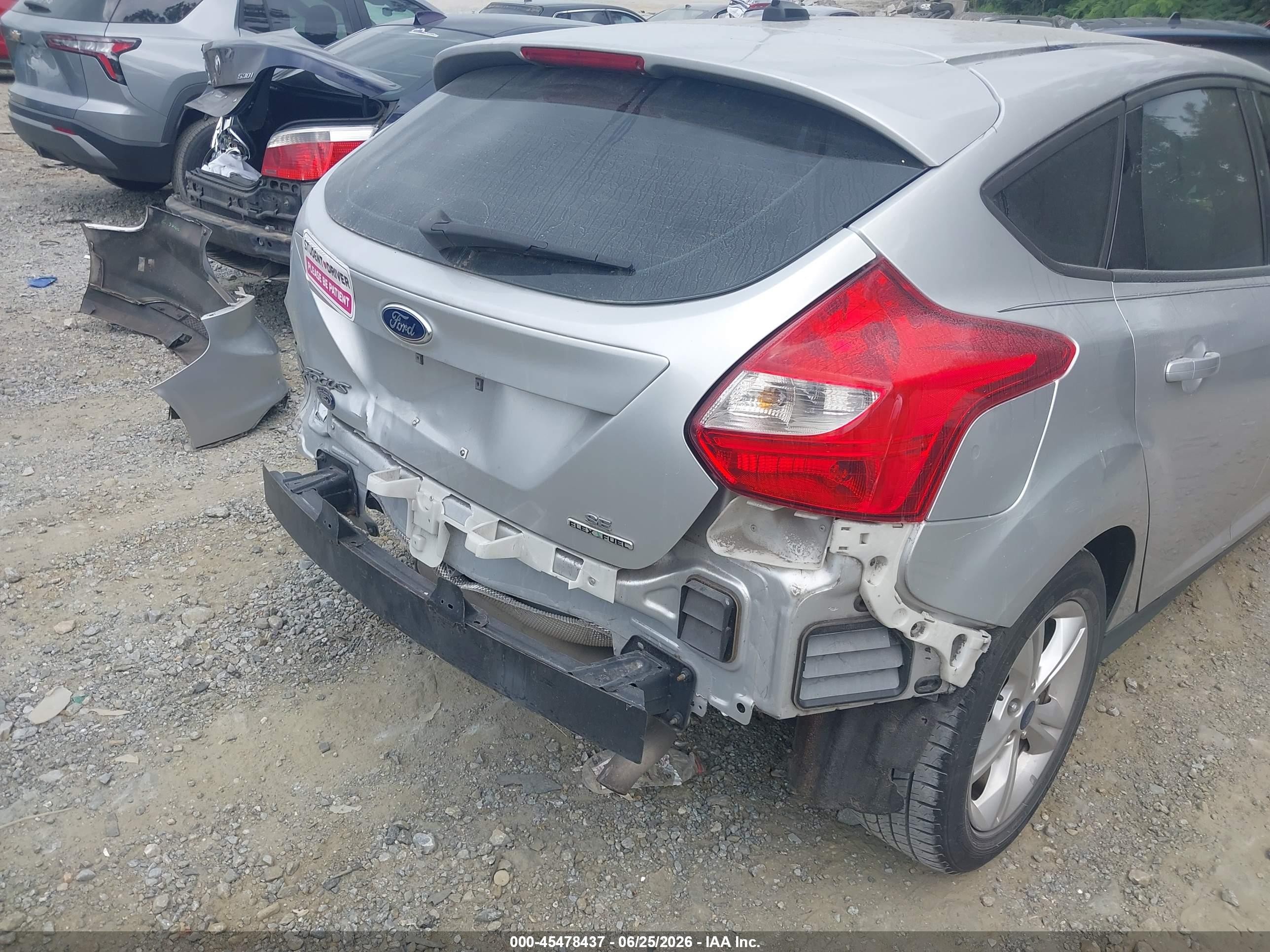 2014 Ford Focus Se Silver vin: 1FADP3K25EL410494