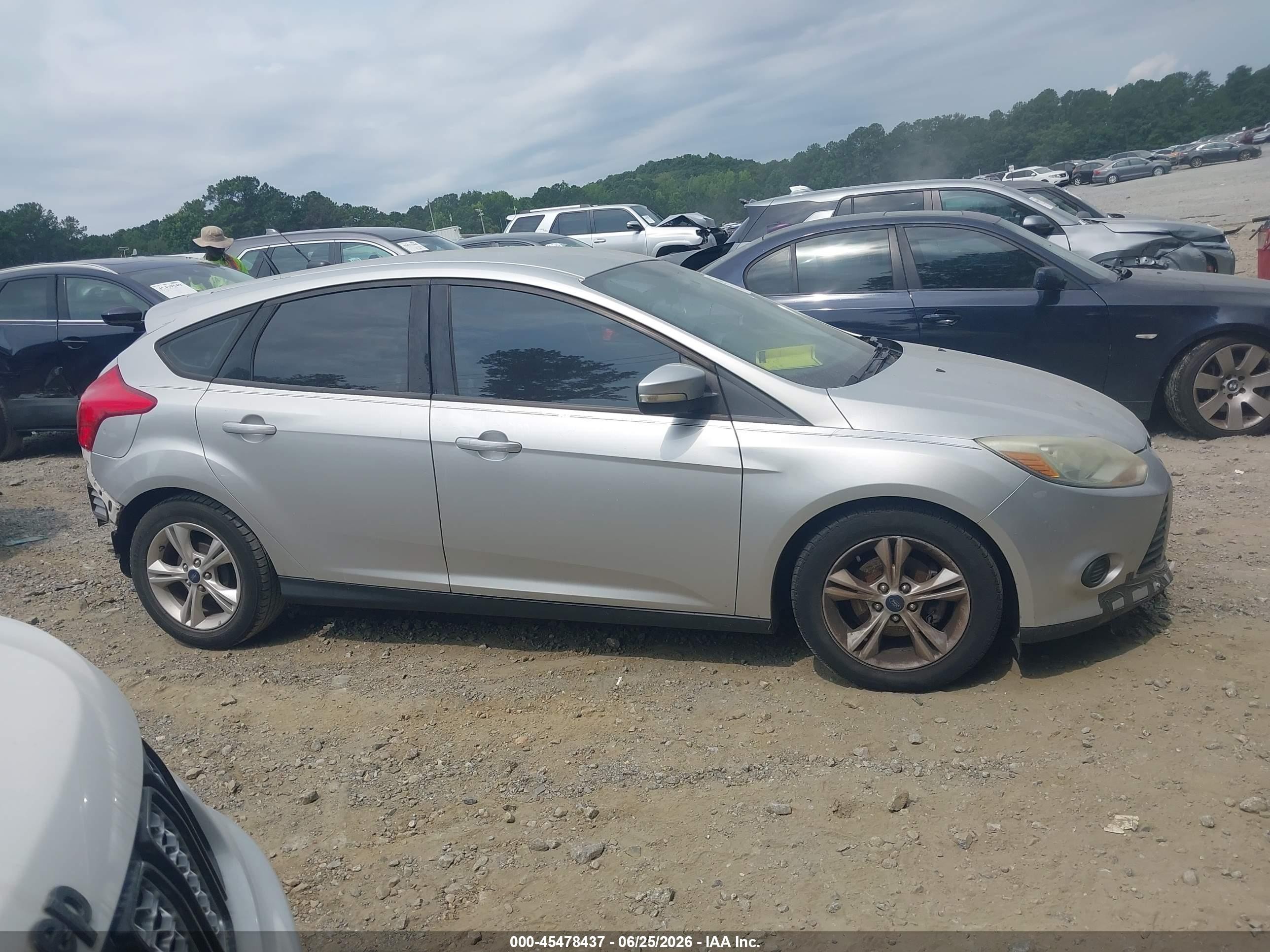 2014 Ford Focus Se Silver vin: 1FADP3K25EL410494