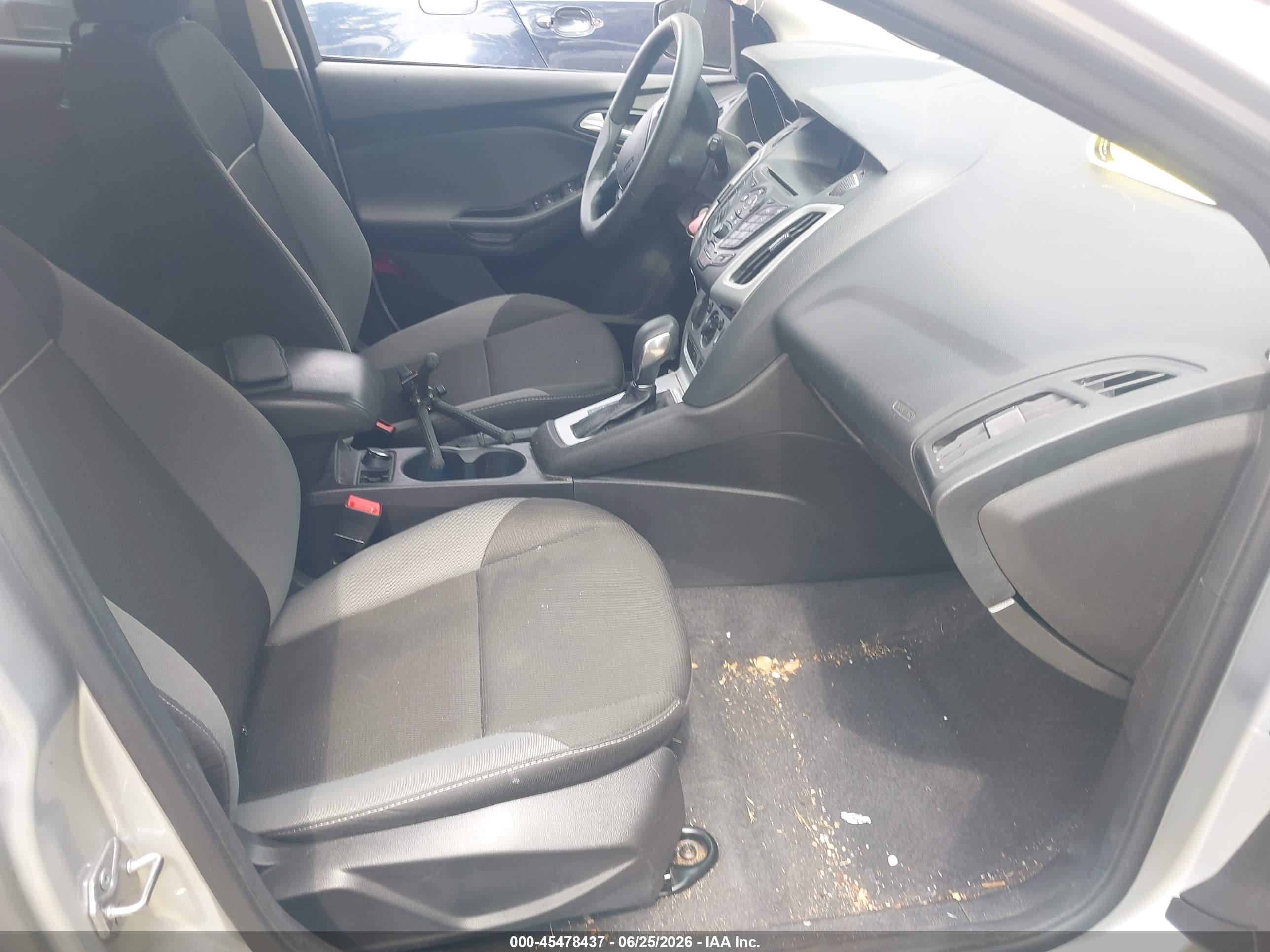 2014 Ford Focus Se Silver vin: 1FADP3K25EL410494