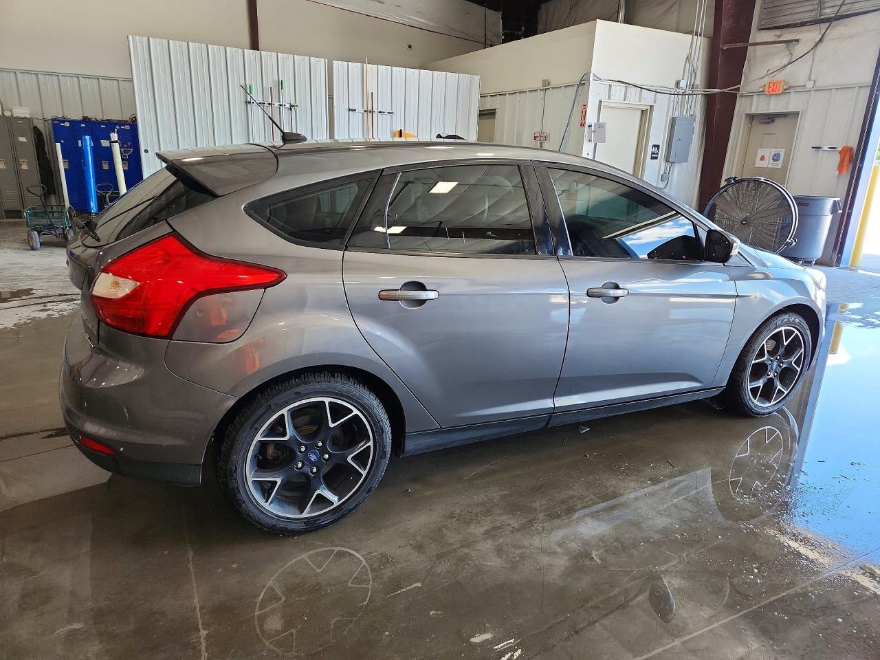 2014 Ford Focus Se Gray vin: 1FADP3K25EL422886