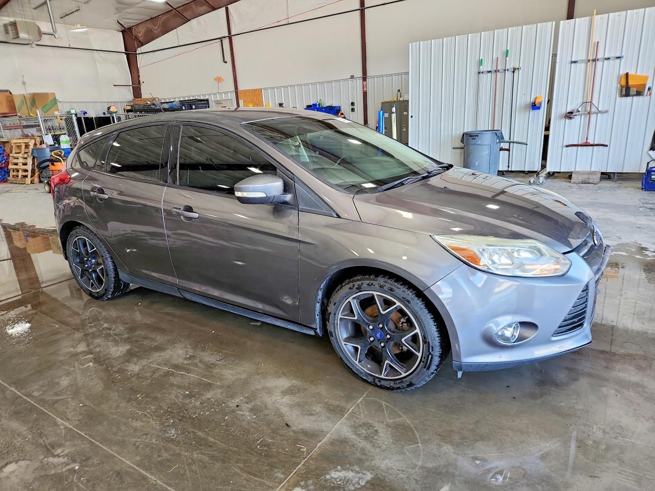 2014 Ford Focus Se Gray vin: 1FADP3K25EL422886