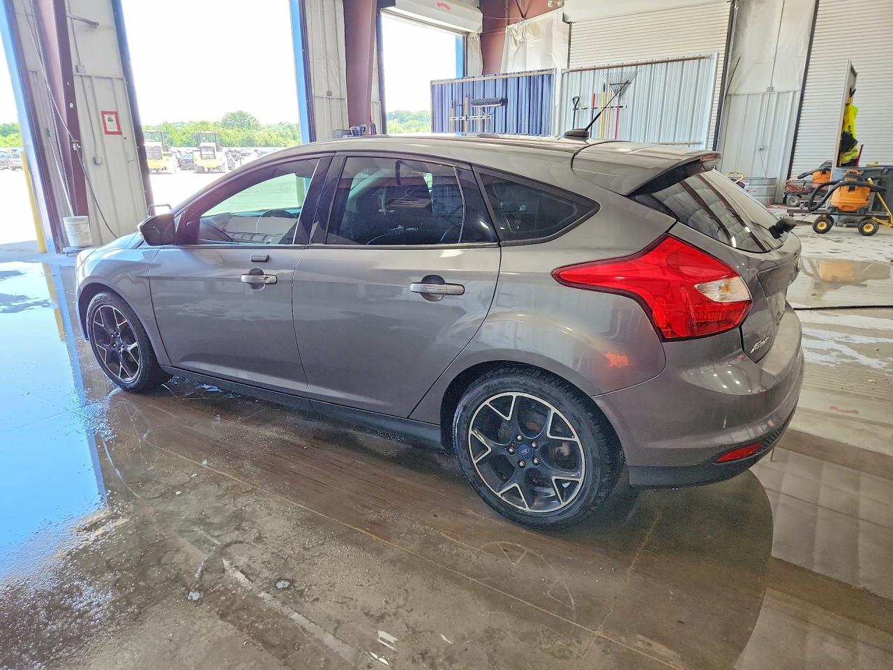 2014 Ford Focus Se Gray vin: 1FADP3K25EL422886