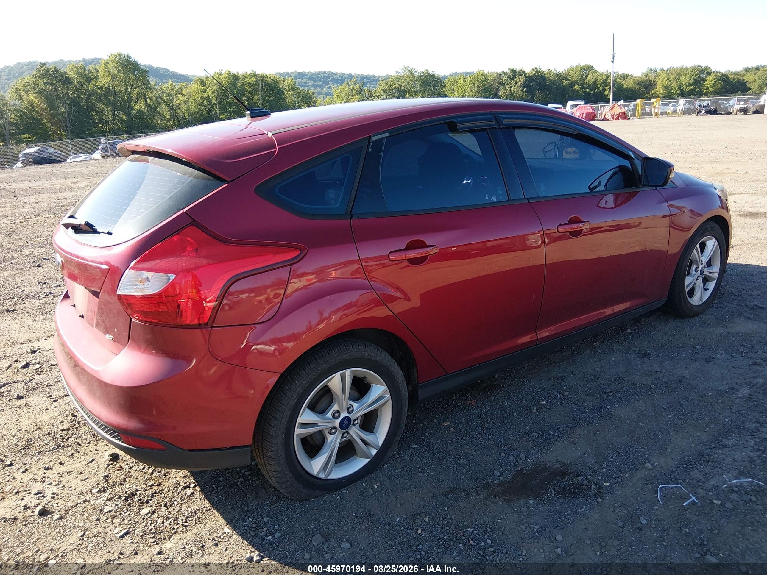 2014 Ford Focus Se Красный vin: 1FADP3K25EL424718