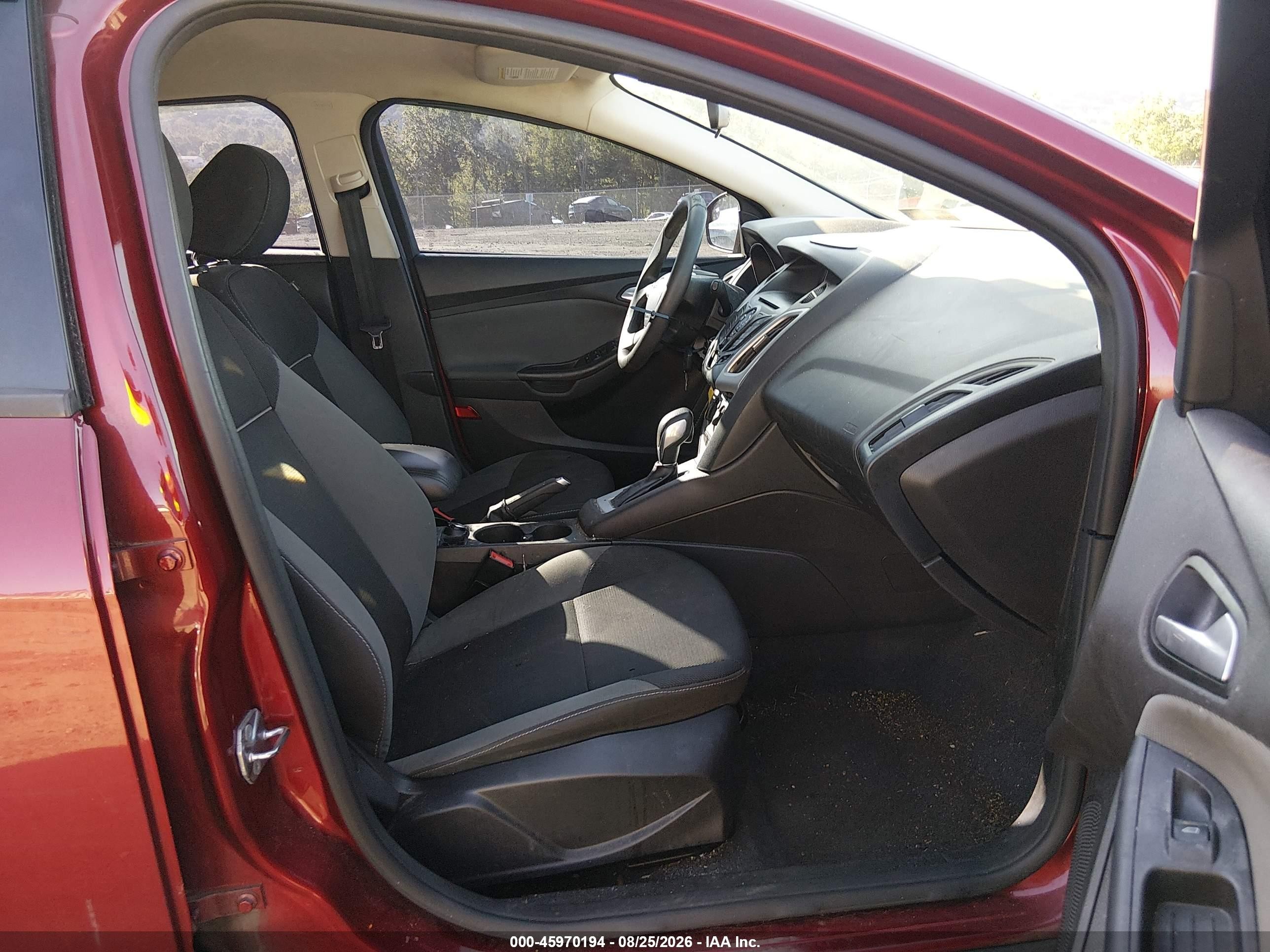 2014 Ford Focus Se Красный vin: 1FADP3K25EL424718