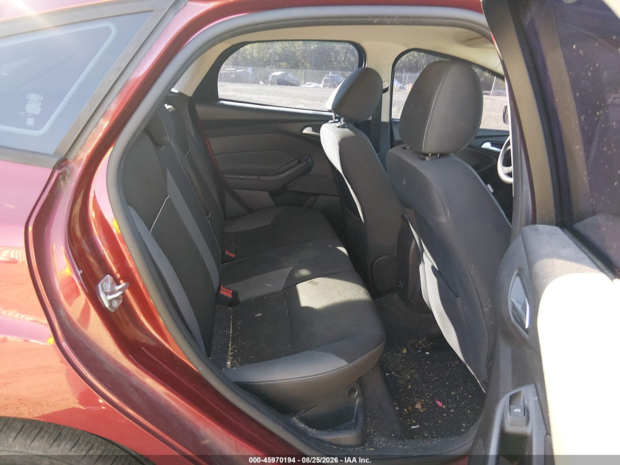 2014 Ford Focus Se Красный vin: 1FADP3K25EL424718
