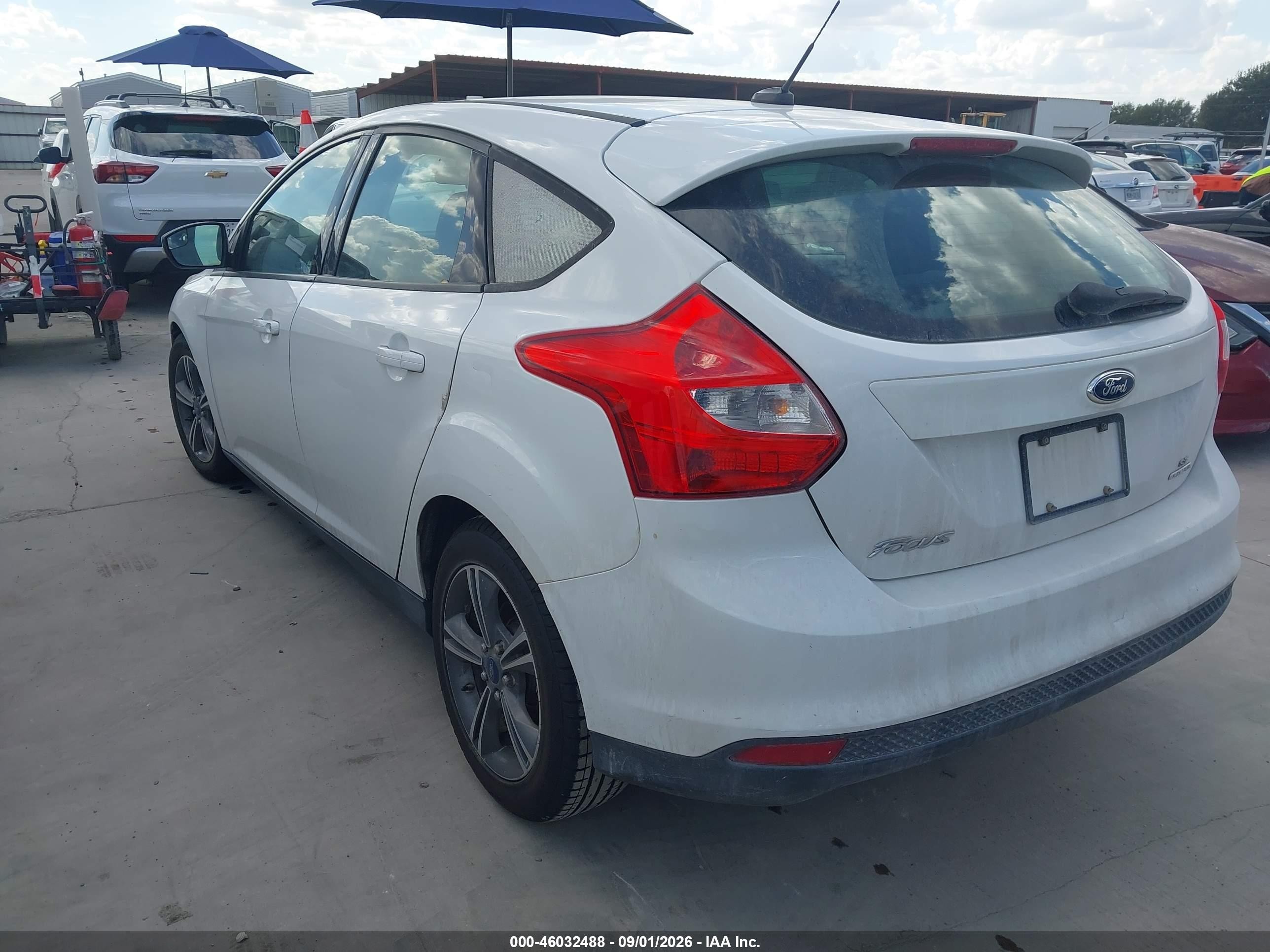 2014 Ford Focus Se White vin: 1FADP3K25EL460215
