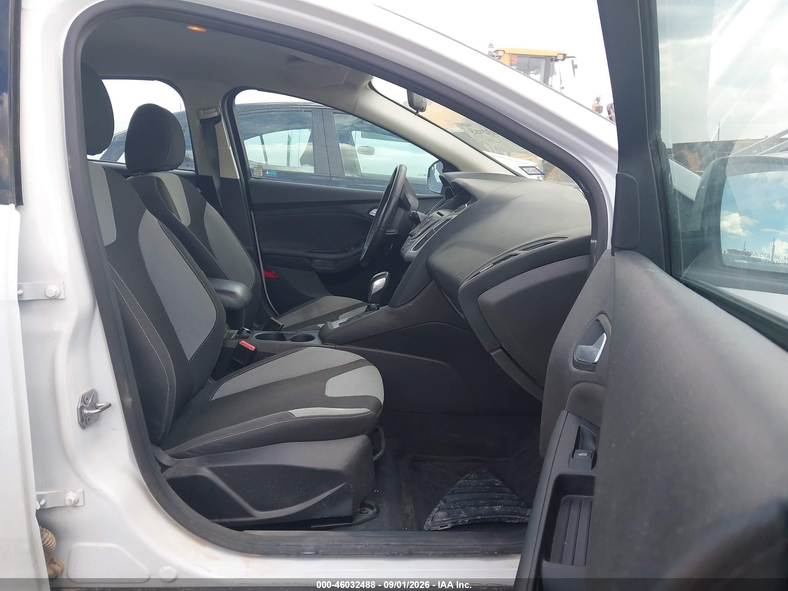 2014 Ford Focus Se White vin: 1FADP3K25EL460215