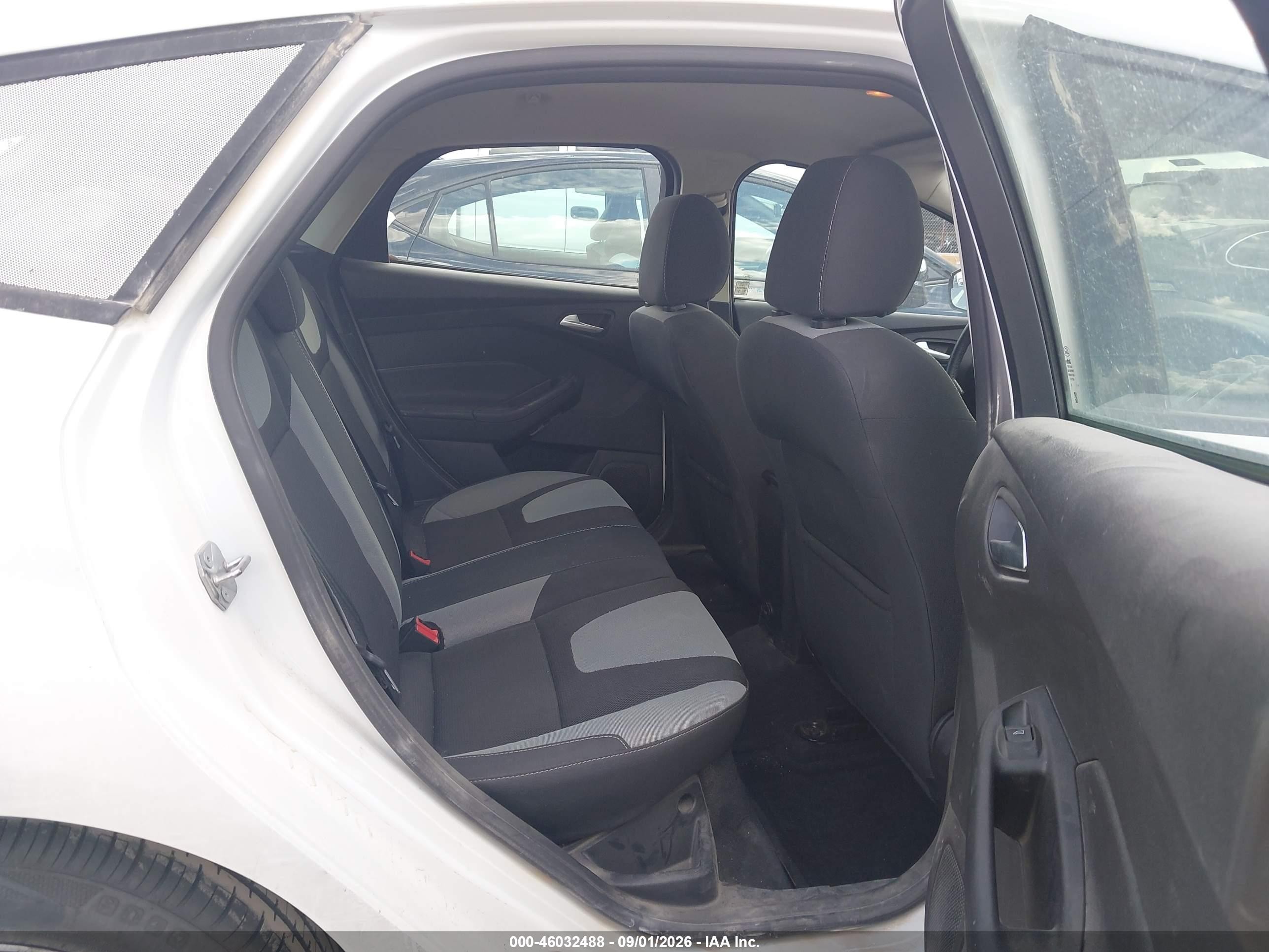 2014 Ford Focus Se White vin: 1FADP3K25EL460215