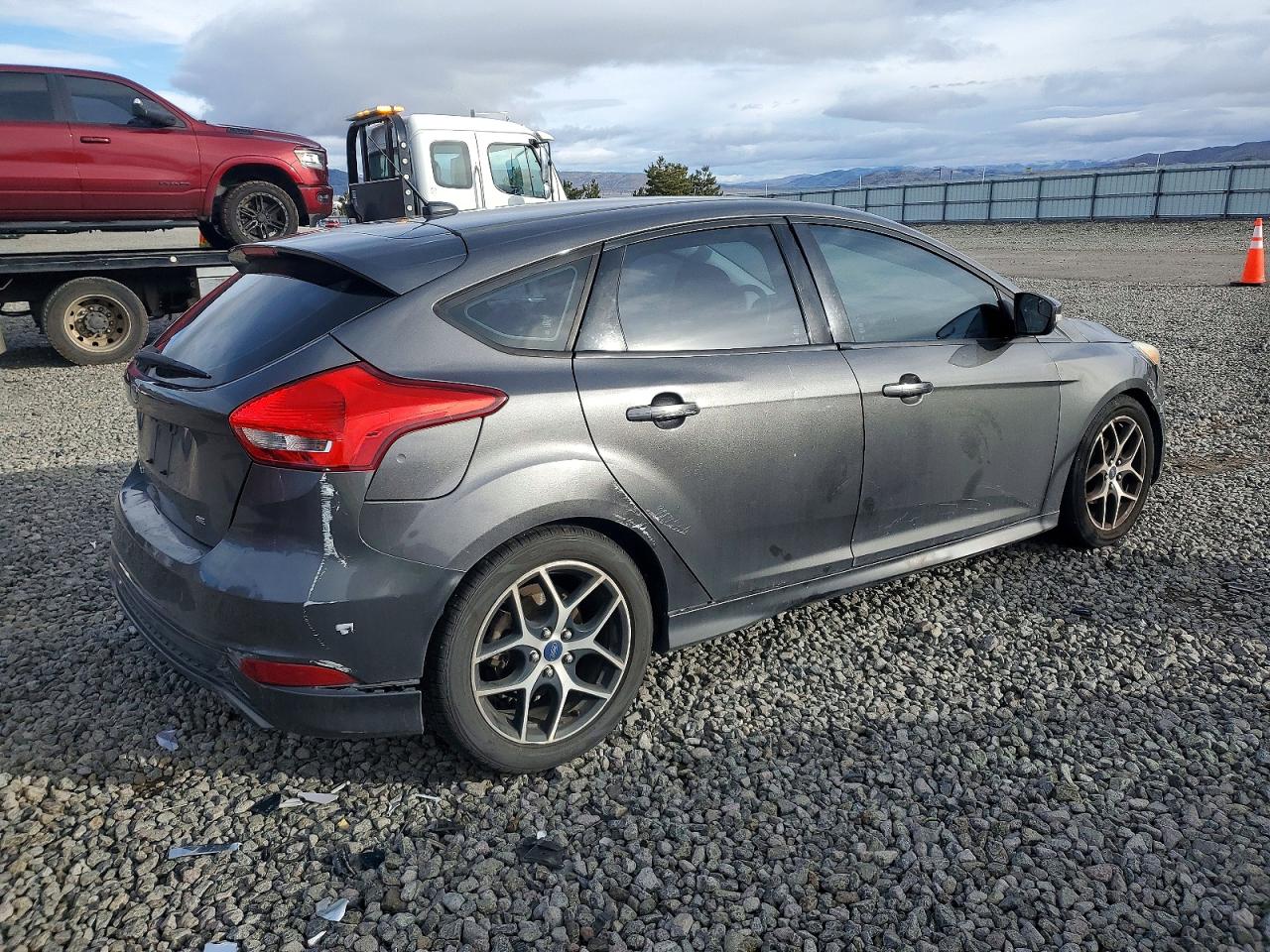 2015 Ford Focus Se Charcoal vin: 1FADP3K25FL221183