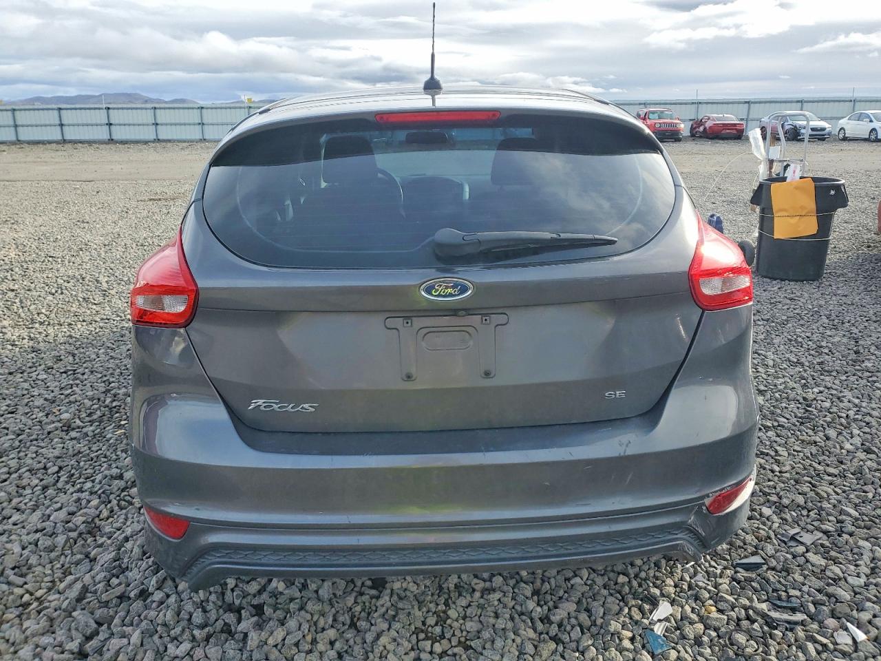2015 Ford Focus Se Charcoal vin: 1FADP3K25FL221183