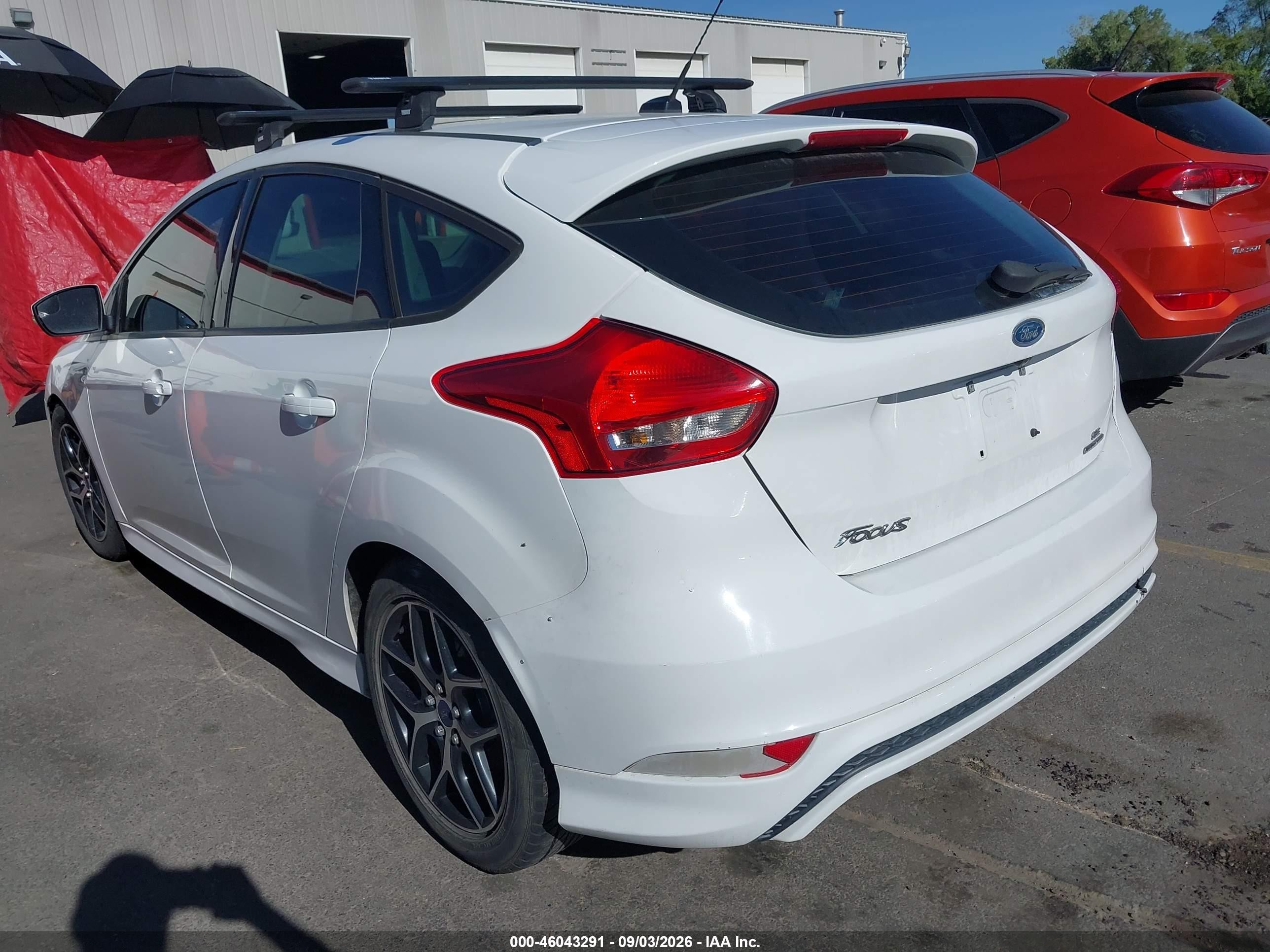 2015 Ford Focus Se White vin: 1FADP3K25FL230479