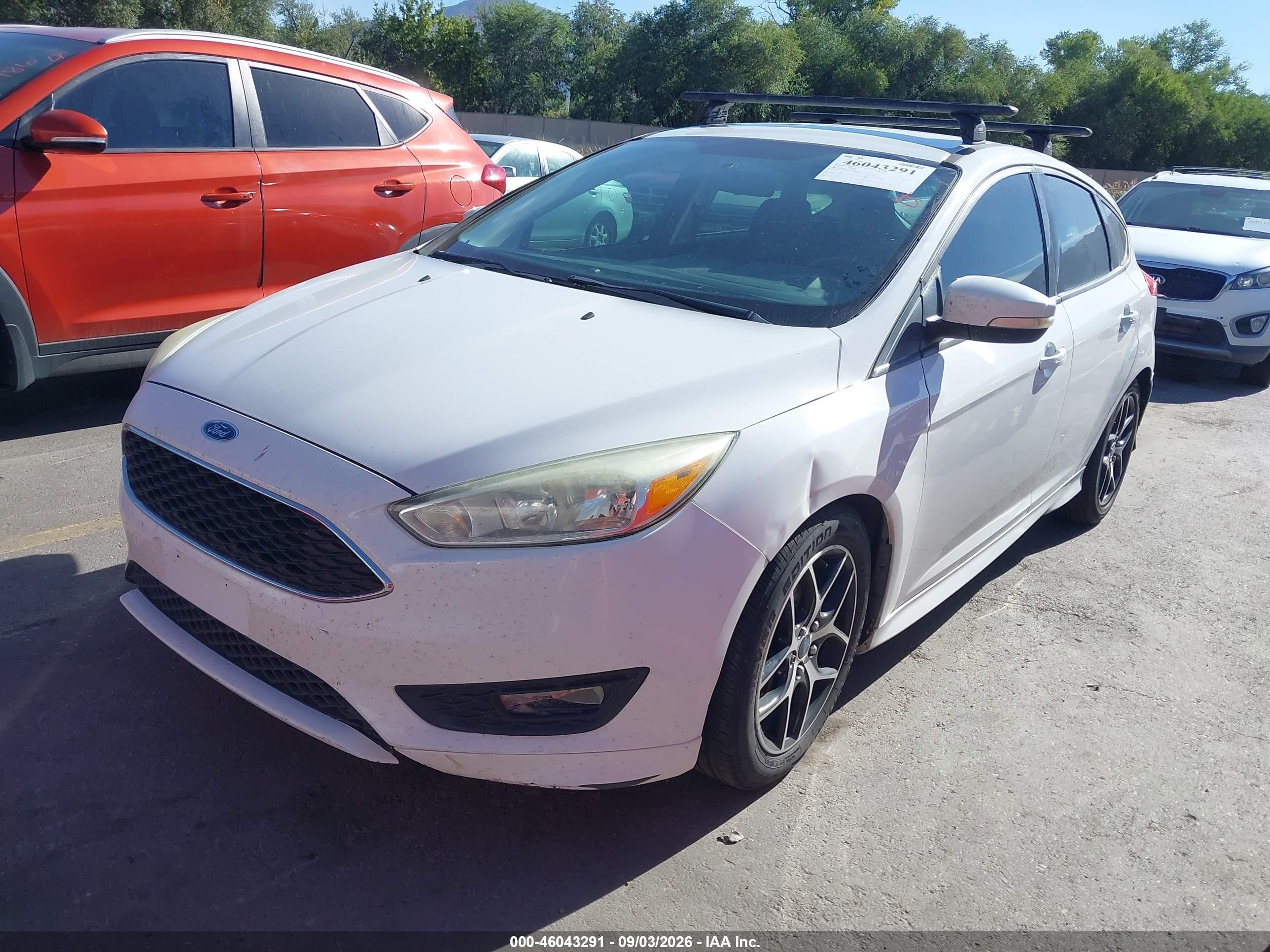 2015 Ford Focus Se White vin: 1FADP3K25FL230479
