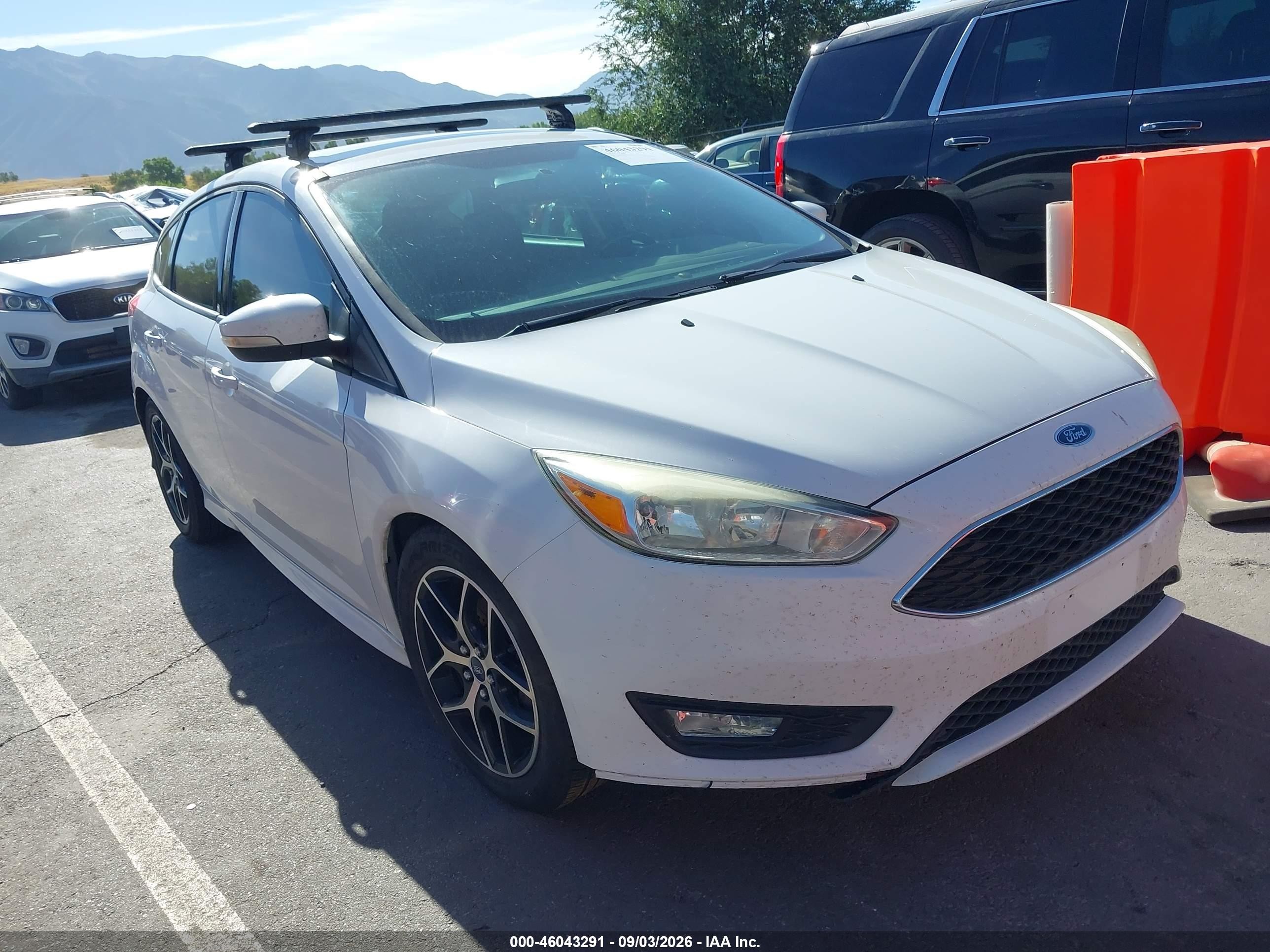 2015 Ford Focus Se White vin: 1FADP3K25FL230479