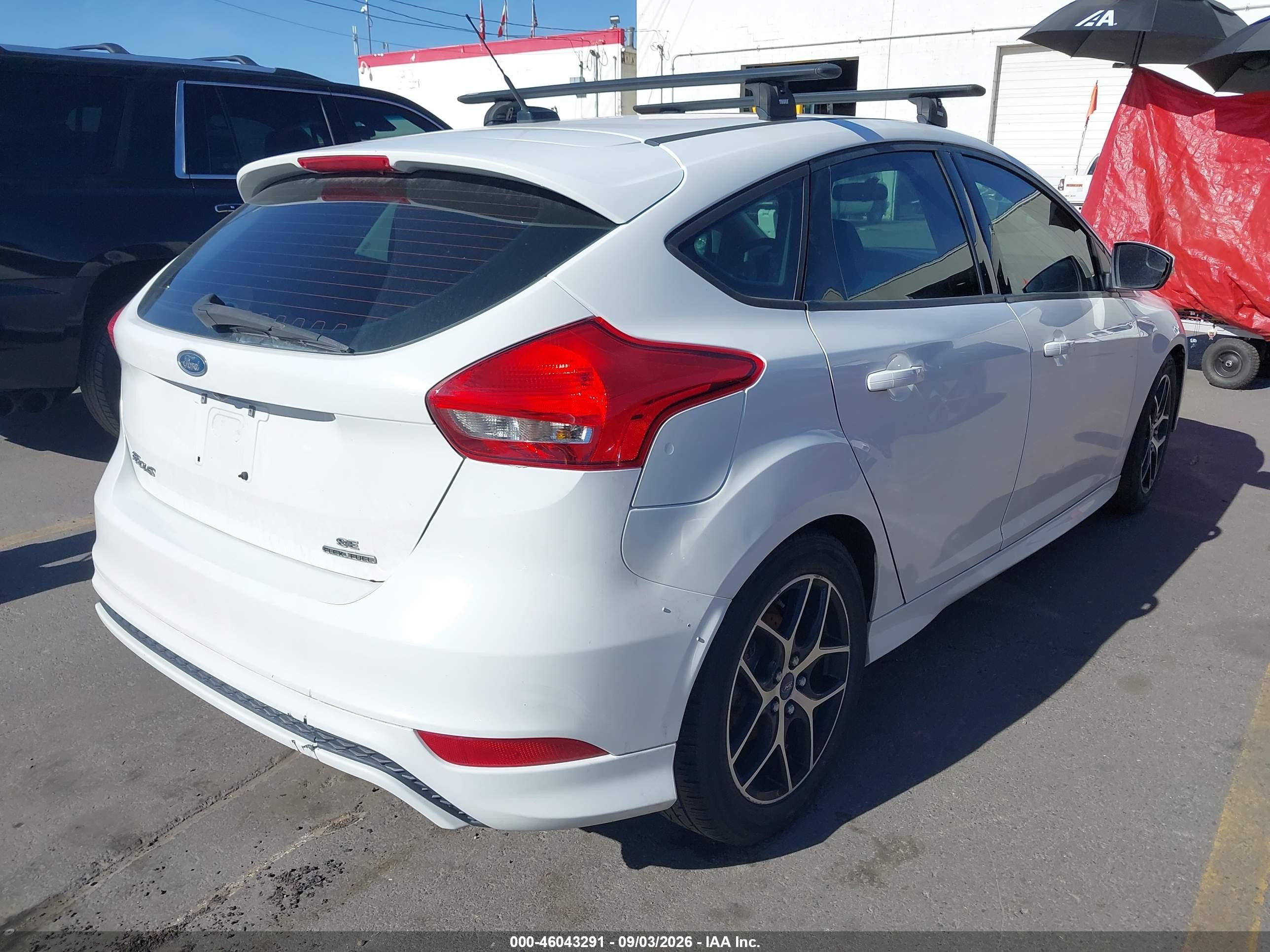 2015 Ford Focus Se White vin: 1FADP3K25FL230479