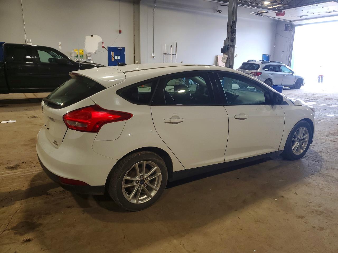 2015 Ford Focus Se White vin: 1FADP3K25FL248383