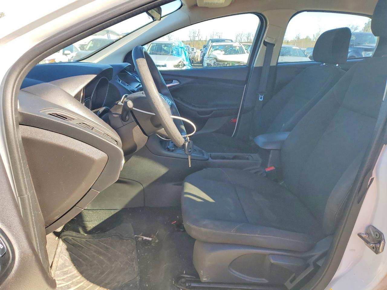 2015 Ford Focus Se White vin: 1FADP3K25FL248383