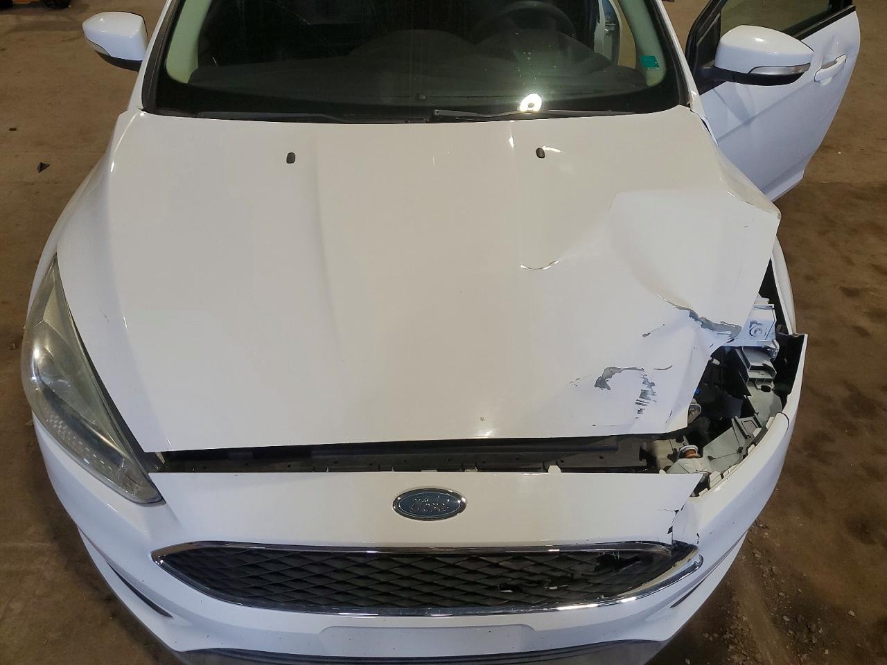 2015 Ford Focus Se White vin: 1FADP3K25FL248383