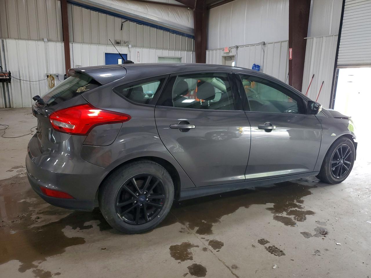 2015 Ford Focus Se Charcoal vin: 1FADP3K25FL259786