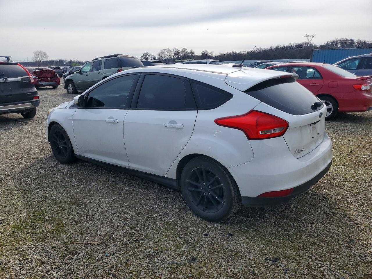 2015 Ford Focus Se White vin: 1FADP3K25FL263398