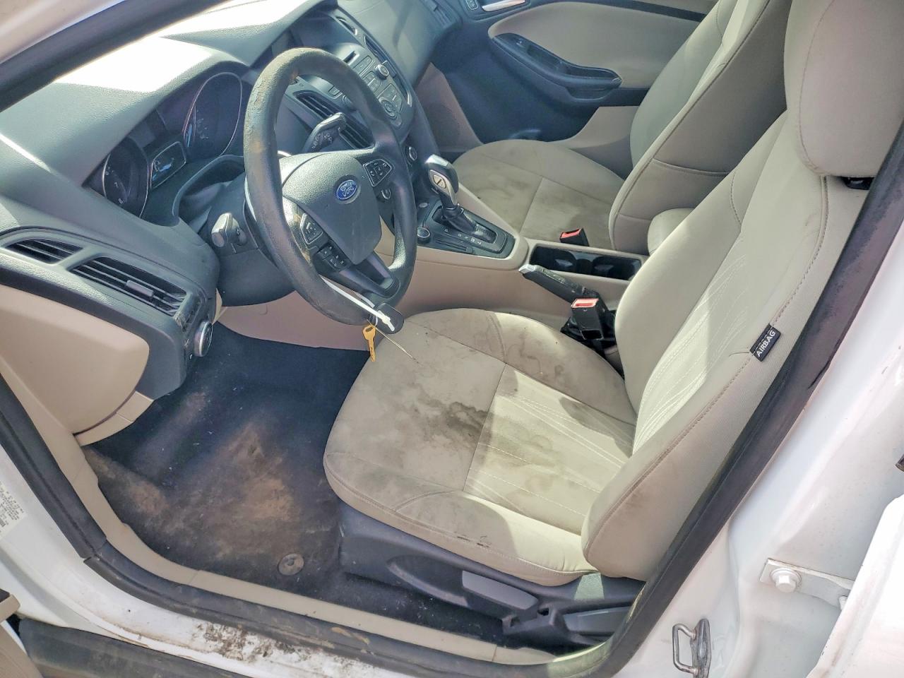 2015 Ford Focus Se White vin: 1FADP3K25FL263398