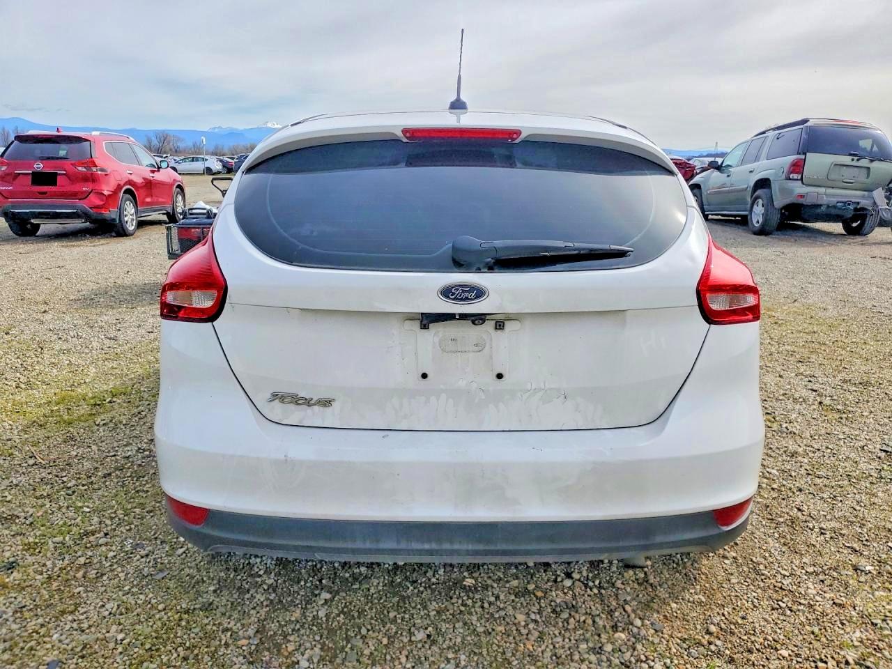 2015 Ford Focus Se White vin: 1FADP3K25FL263398