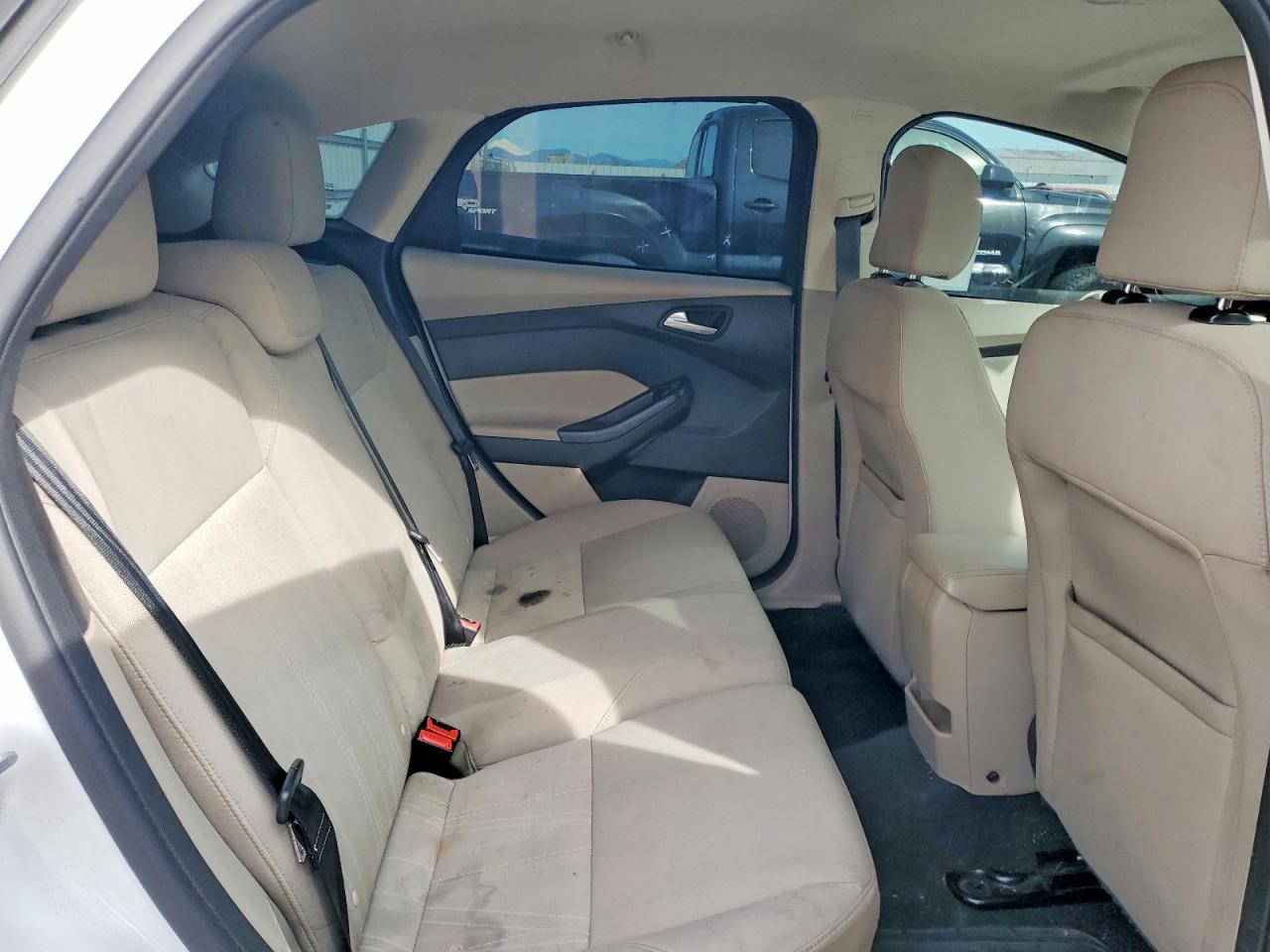 2015 Ford Focus Se White vin: 1FADP3K25FL263398