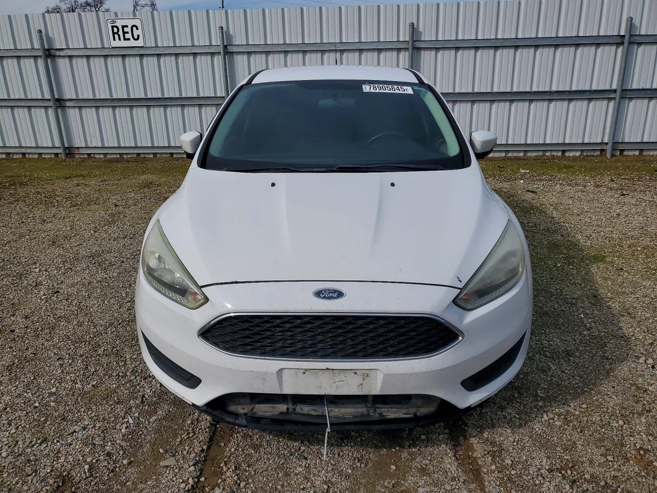2015 Ford Focus Se White vin: 1FADP3K25FL263398
