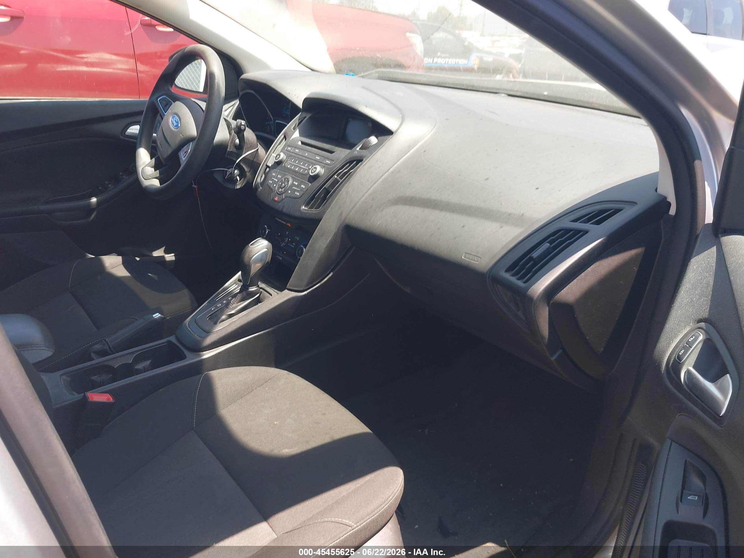 2015 Ford Focus Se Silver vin: 1FADP3K25FL281979