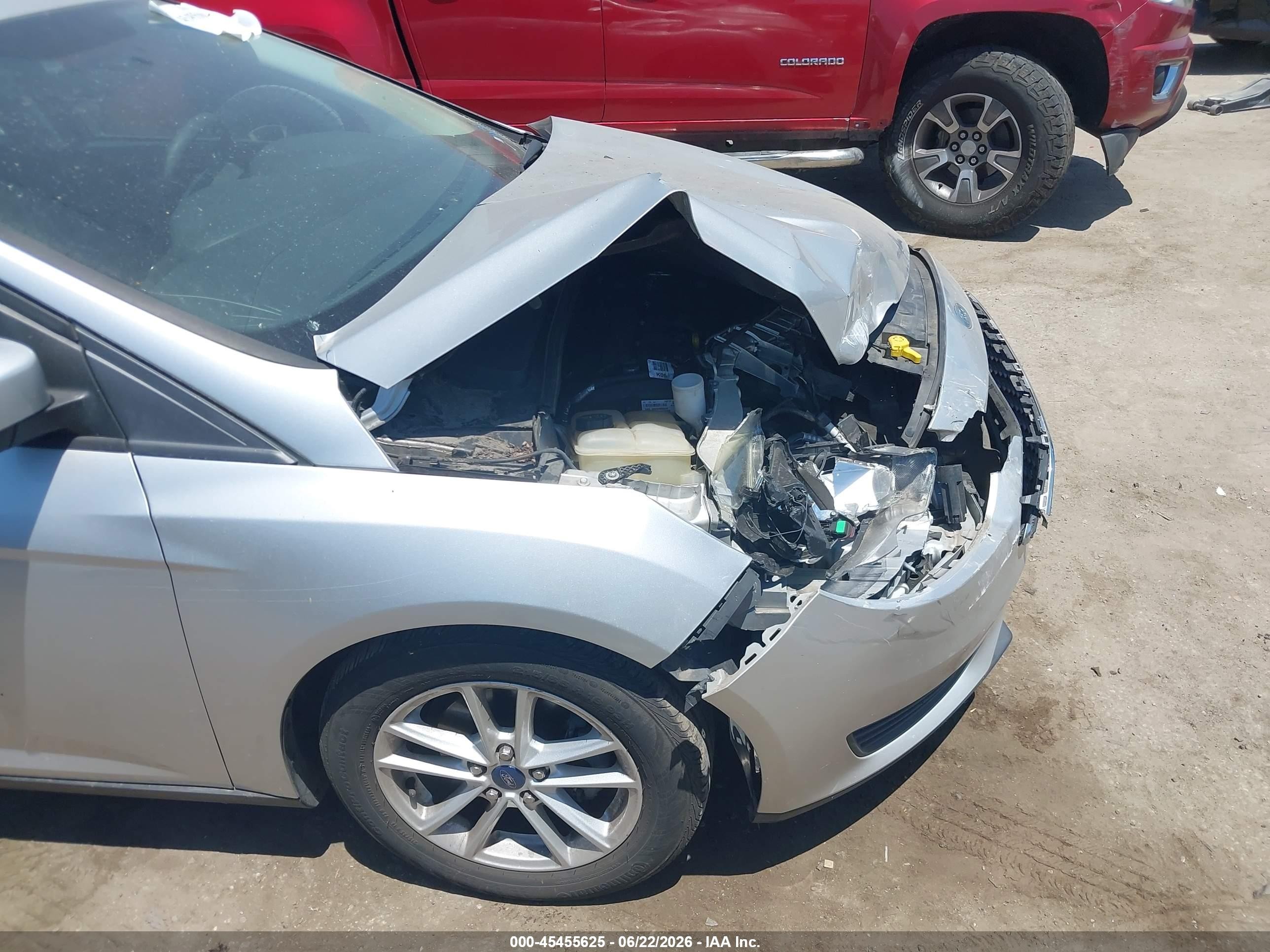 2015 Ford Focus Se Silver vin: 1FADP3K25FL281979