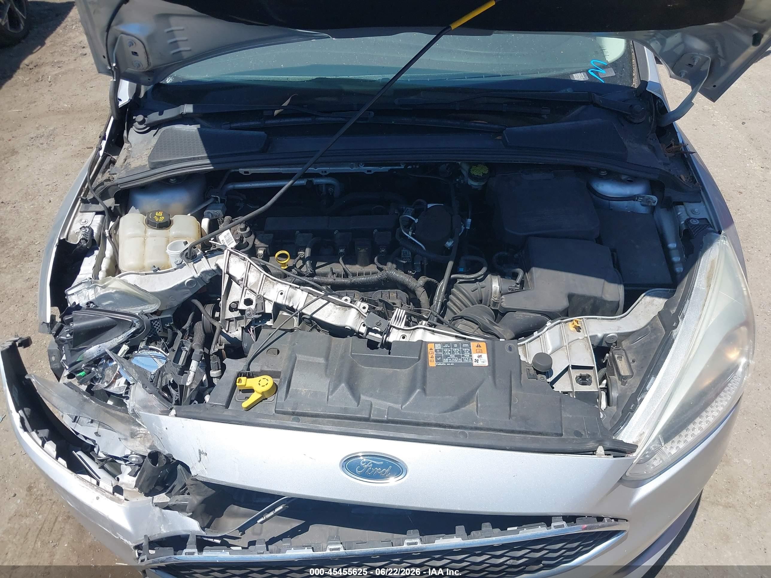 2015 Ford Focus Se Silver vin: 1FADP3K25FL281979