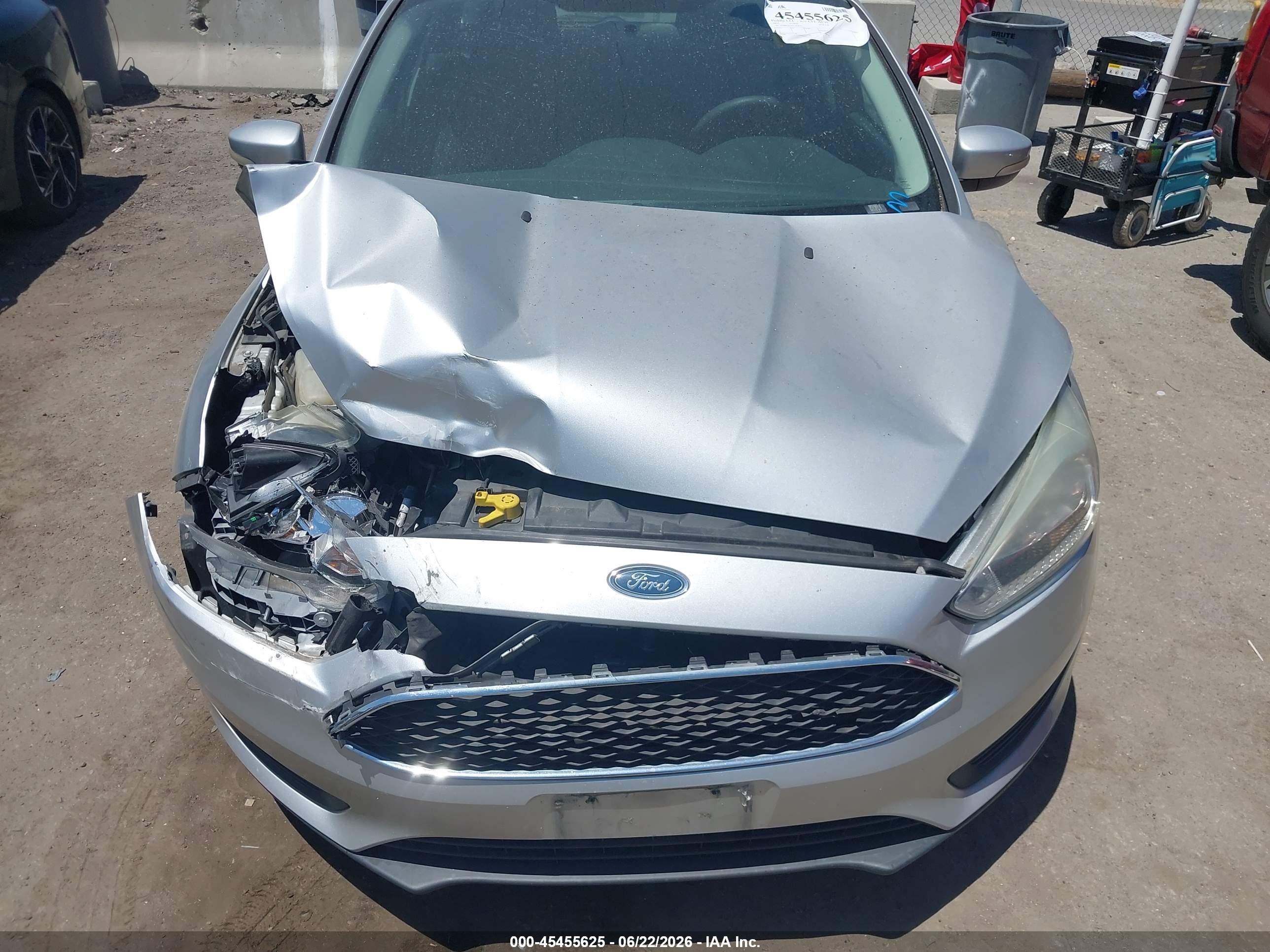 2015 Ford Focus Se Silver vin: 1FADP3K25FL281979